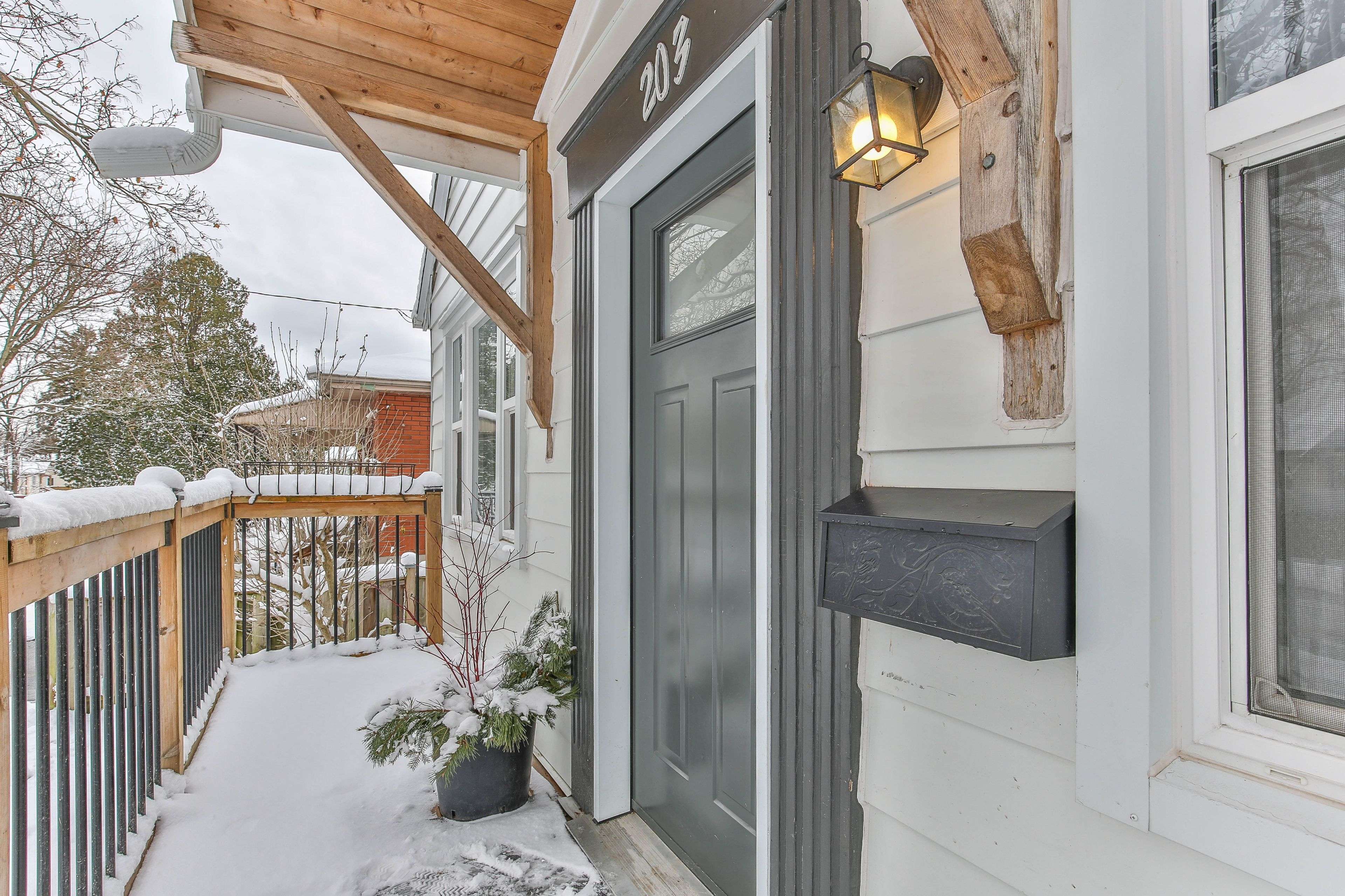 London East, ON N5Y 2C3,203 Harley ST