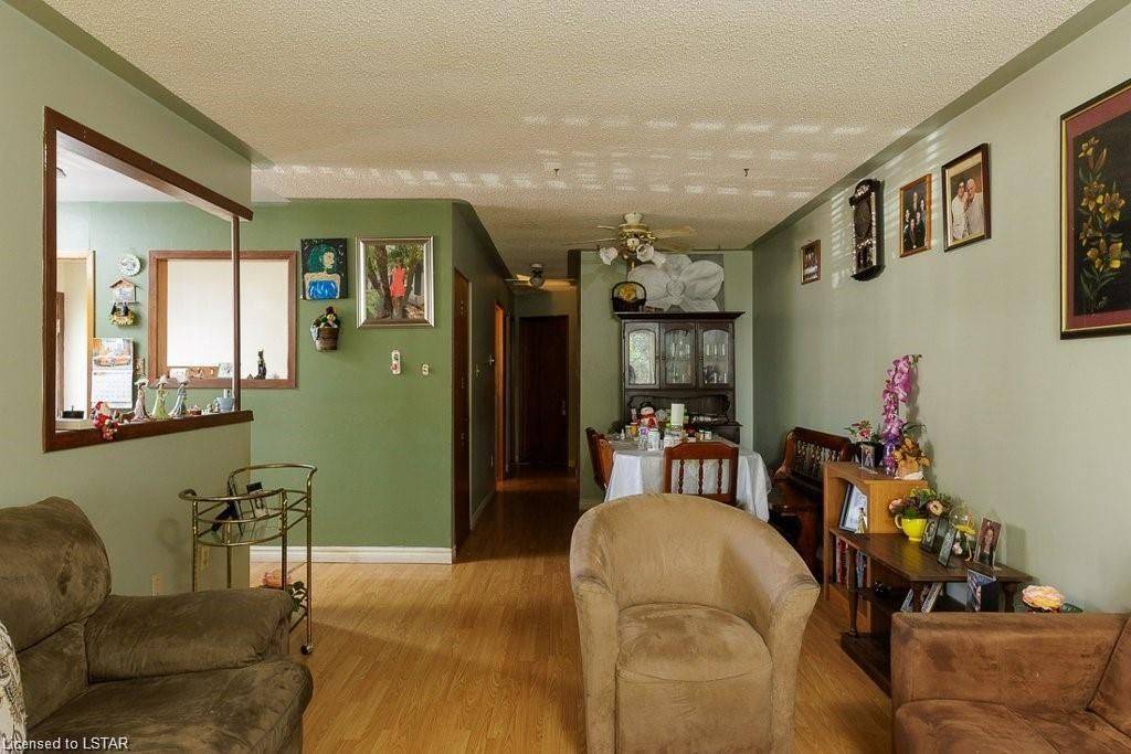 London South, ON N5Z 4M5,20 EDGEMERE CRES