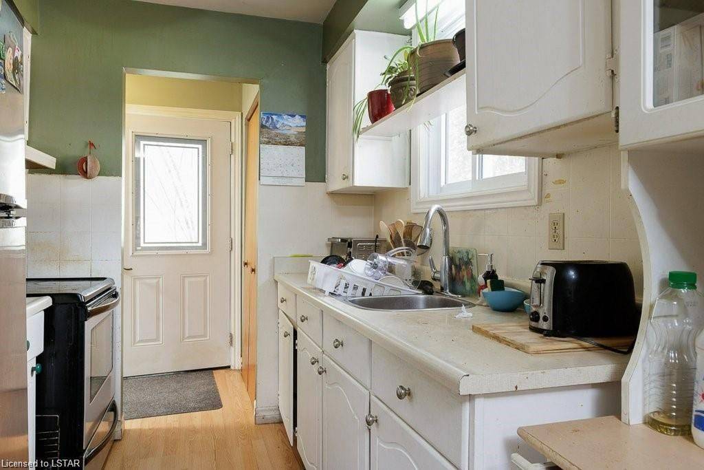 London South, ON N5Z 4M5,20 EDGEMERE CRES