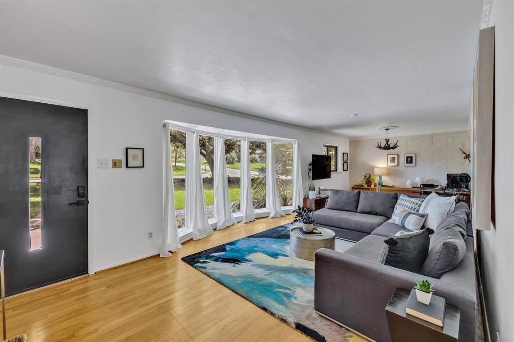 Dallas, TX 75218,9907 Woodgrove Drive