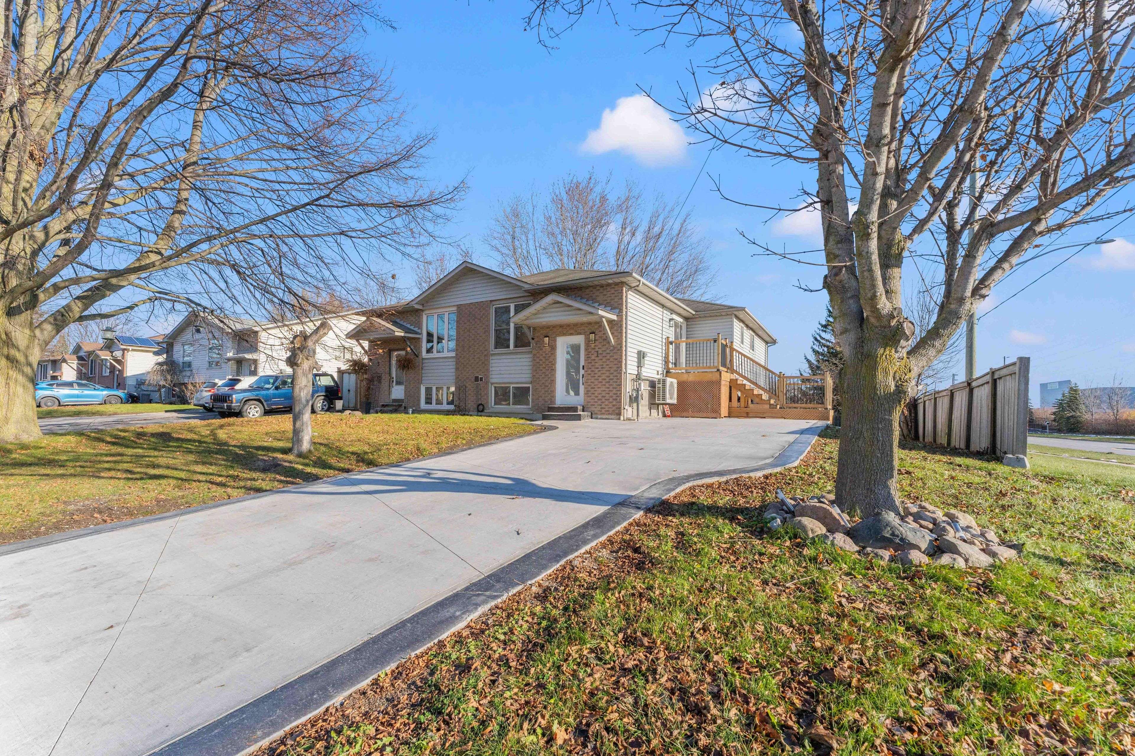 Clarington, ON L1C 4K9,1 LOCKHART Gate