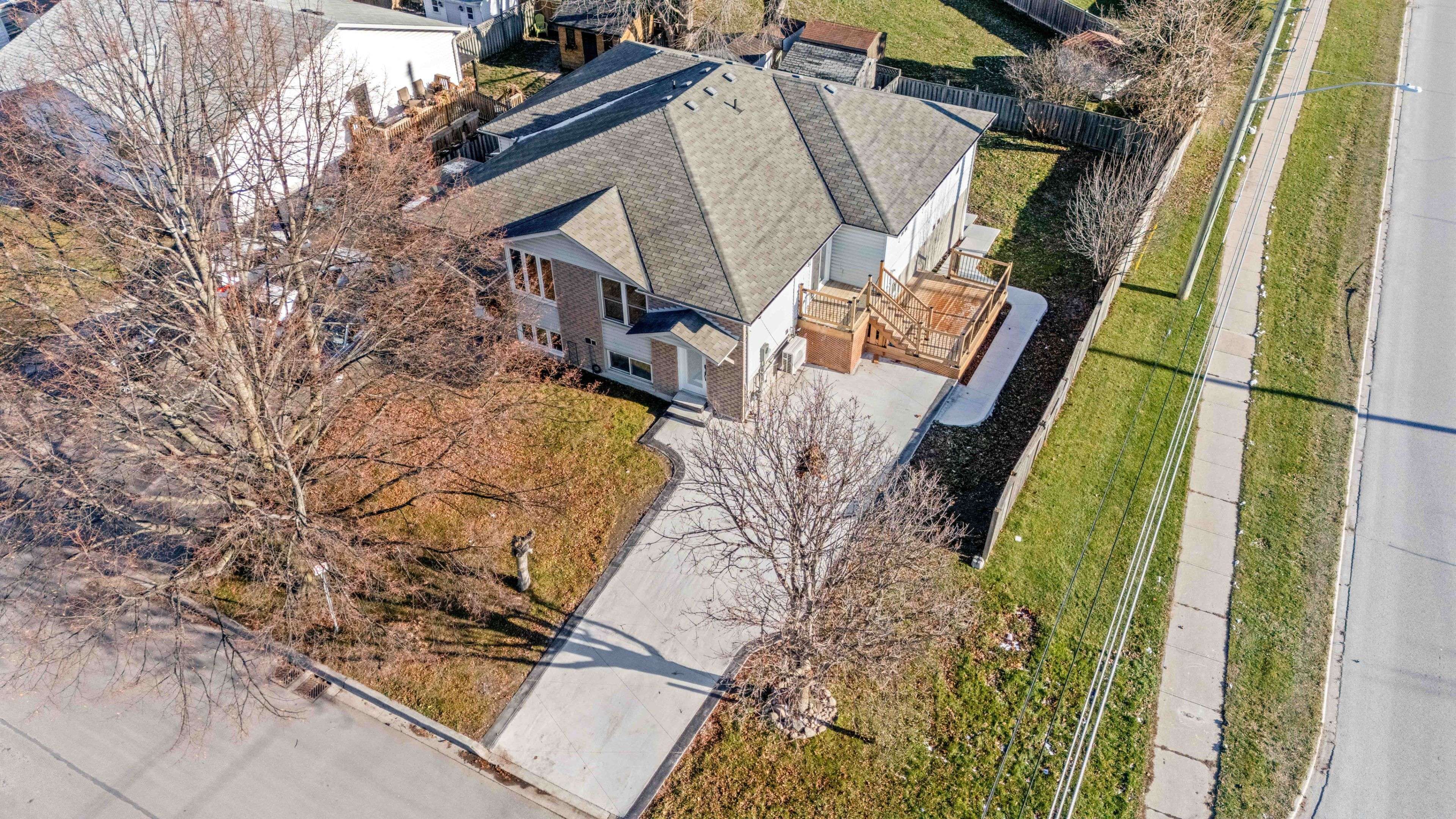 Clarington, ON L1C 4K9,1 LOCKHART Gate