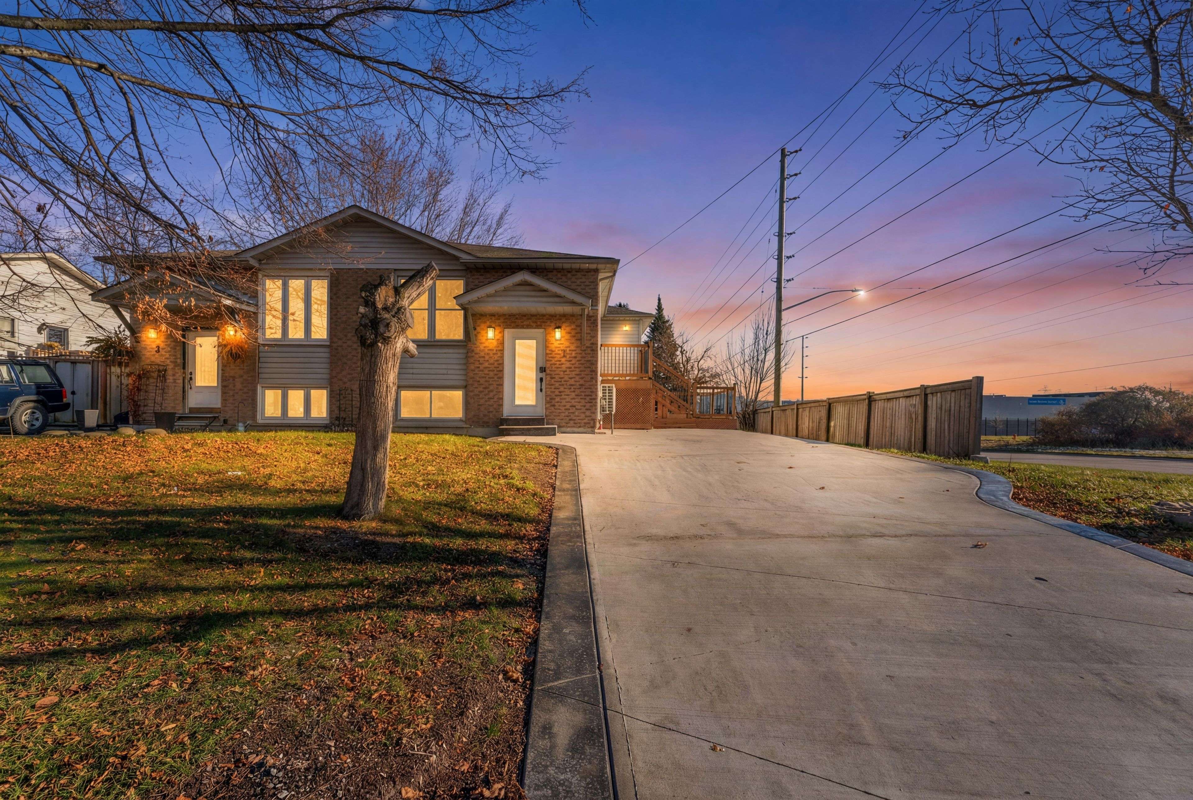 Clarington, ON L1C 4K9,1 LOCKHART Gate