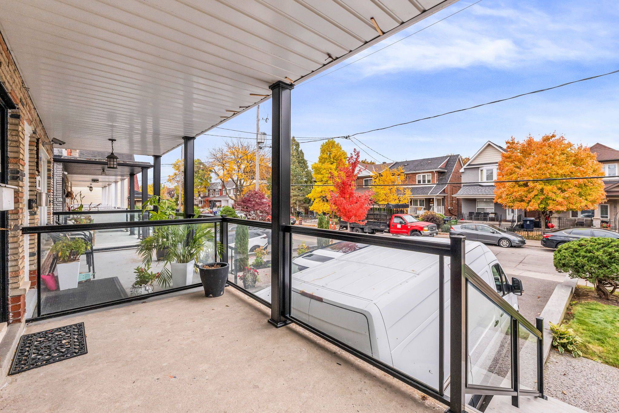 Toronto C02, ON M6H 5V3,579A Delaware AVE N