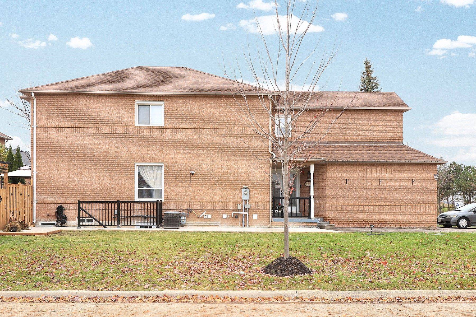 Mississauga, ON L5N 7A5,6487 SAPLING TRL