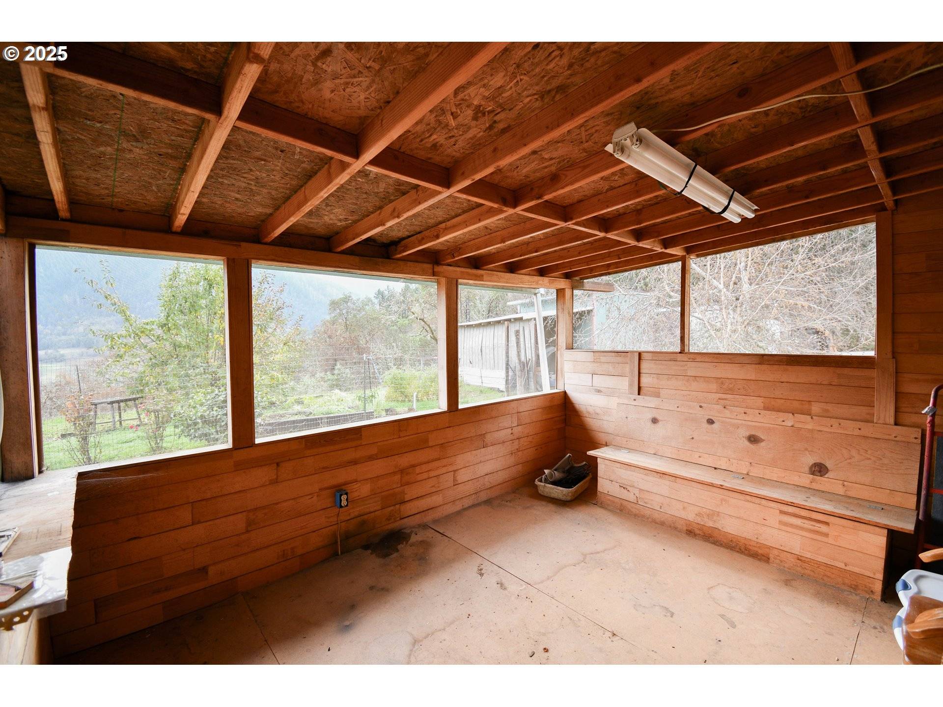 Riddle, OR 97469,214 THOMPSON RD