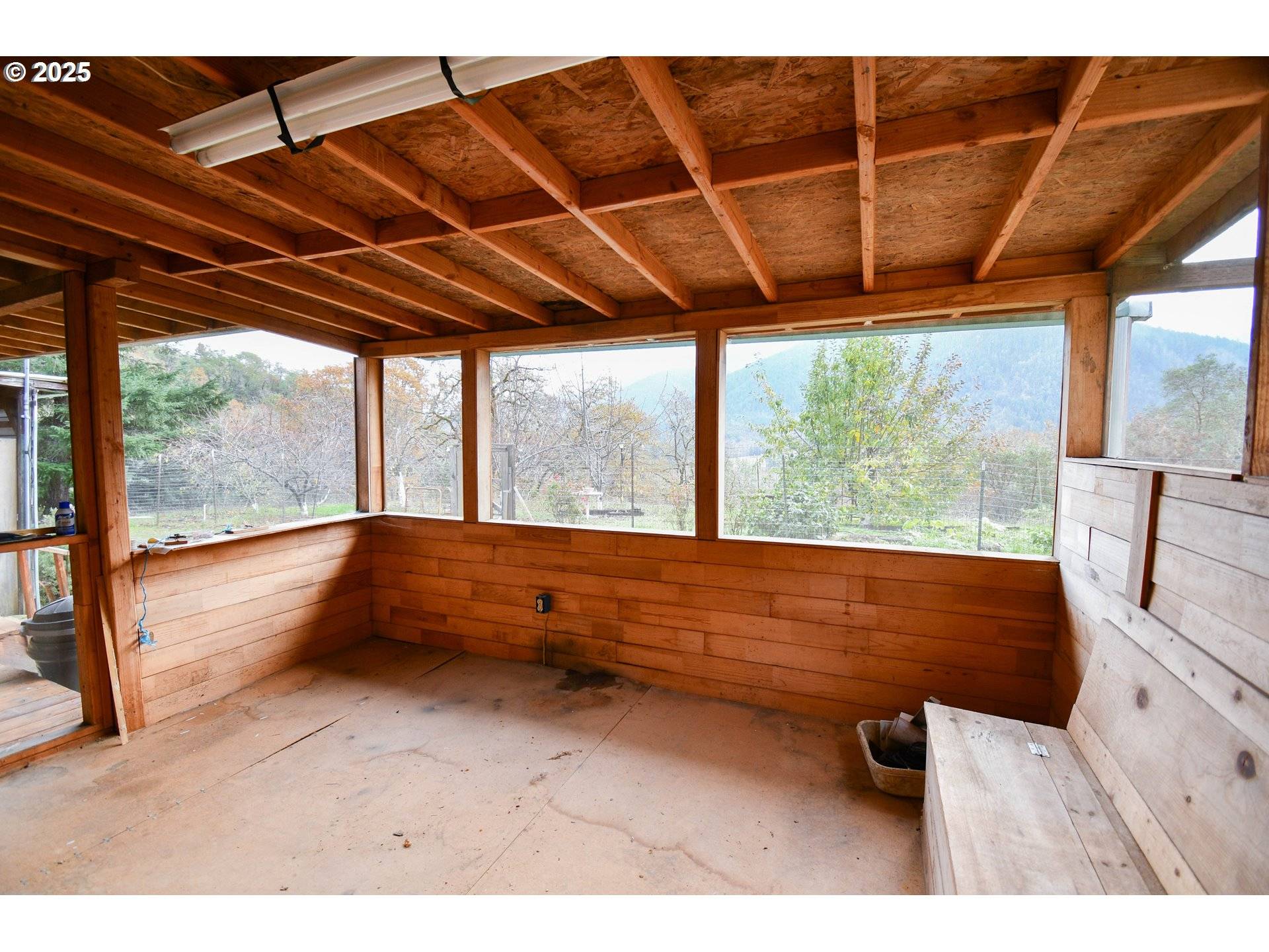 Riddle, OR 97469,214 THOMPSON RD