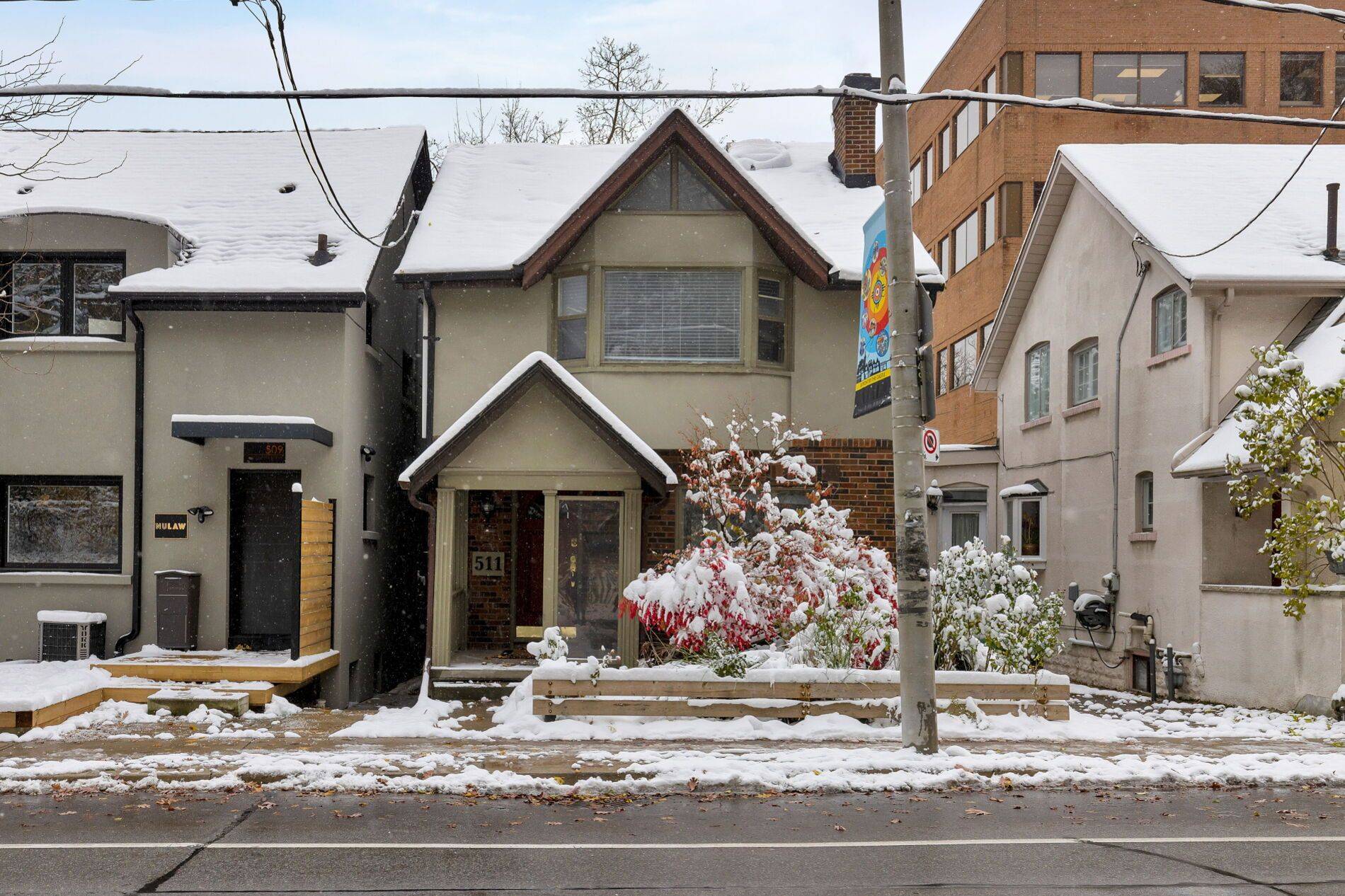 Toronto C02, ON M4V 1B8,511 Davenport RD