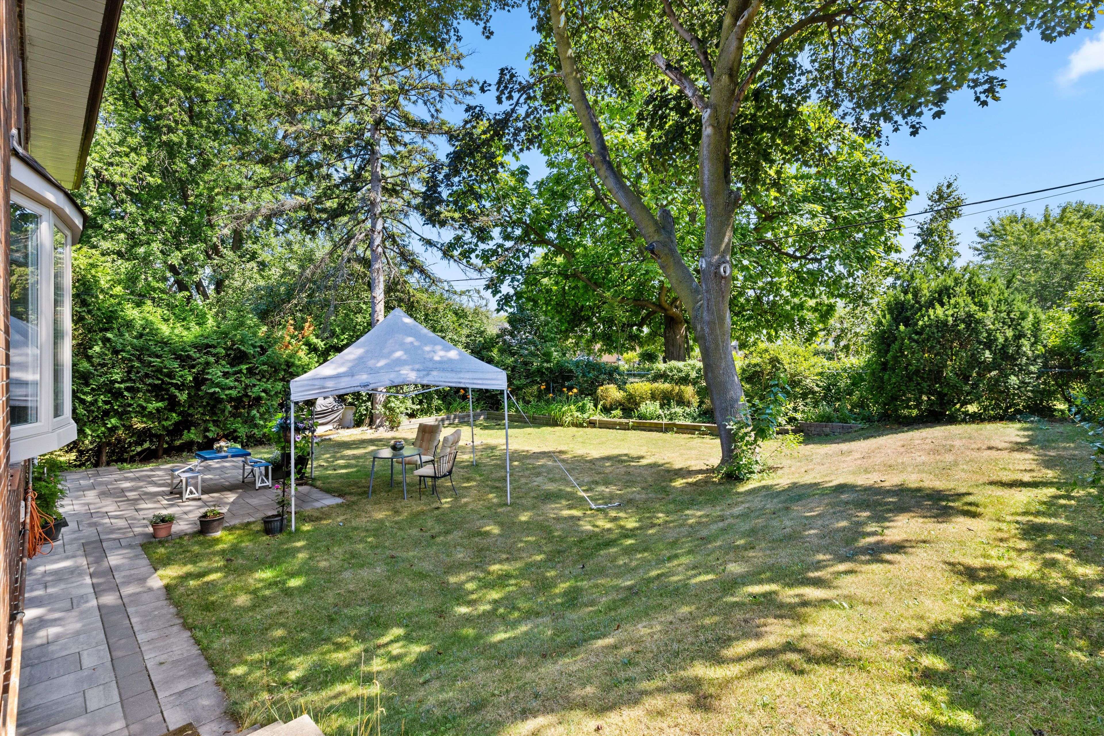 Toronto C13, ON M3B 1N4,1 Donmac DR