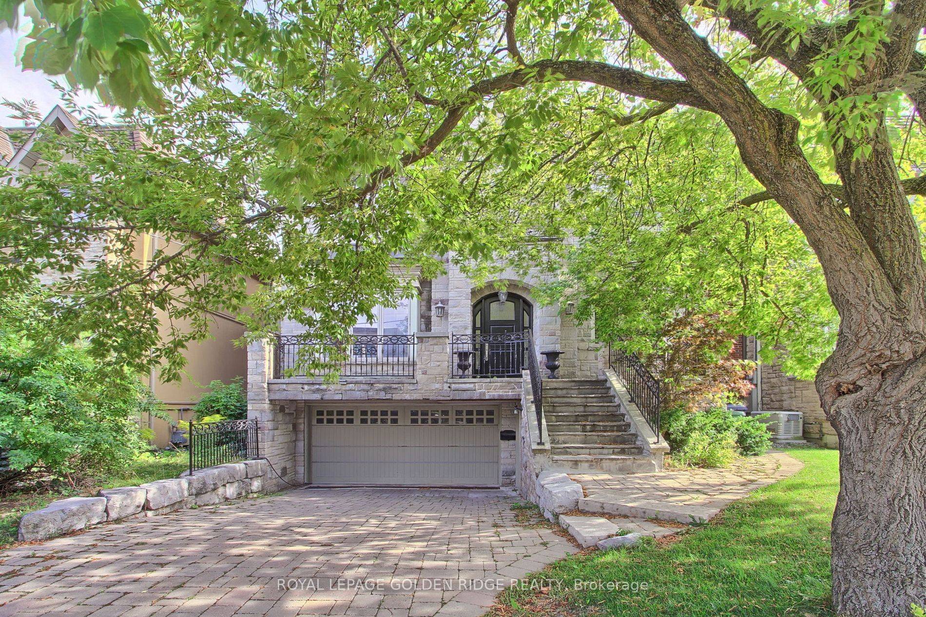 Toronto C04, ON M5M 2M9,99 Bannockburn AVE