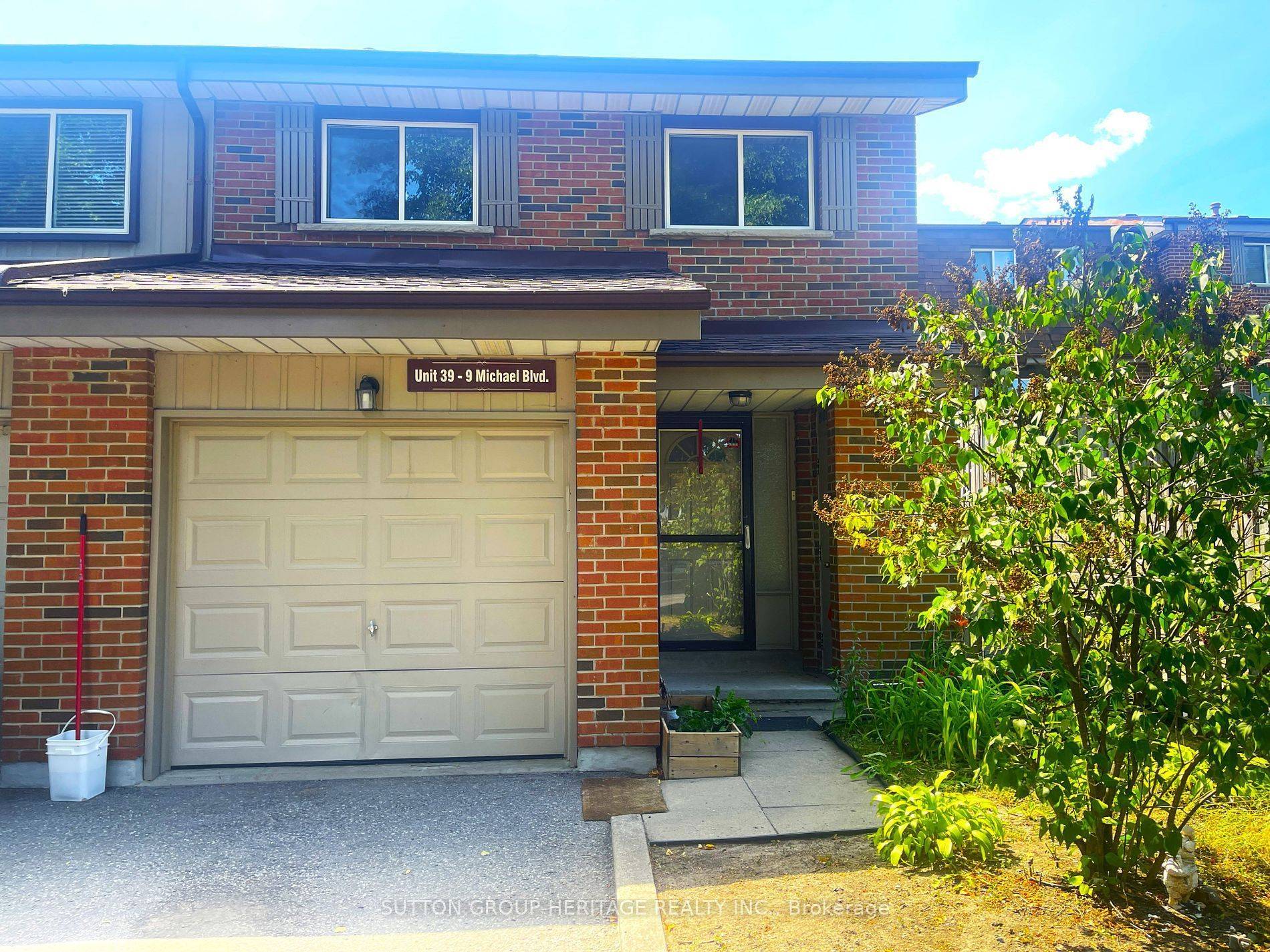 Whitby, ON L1N 5P4,9 Michael BLVD #39