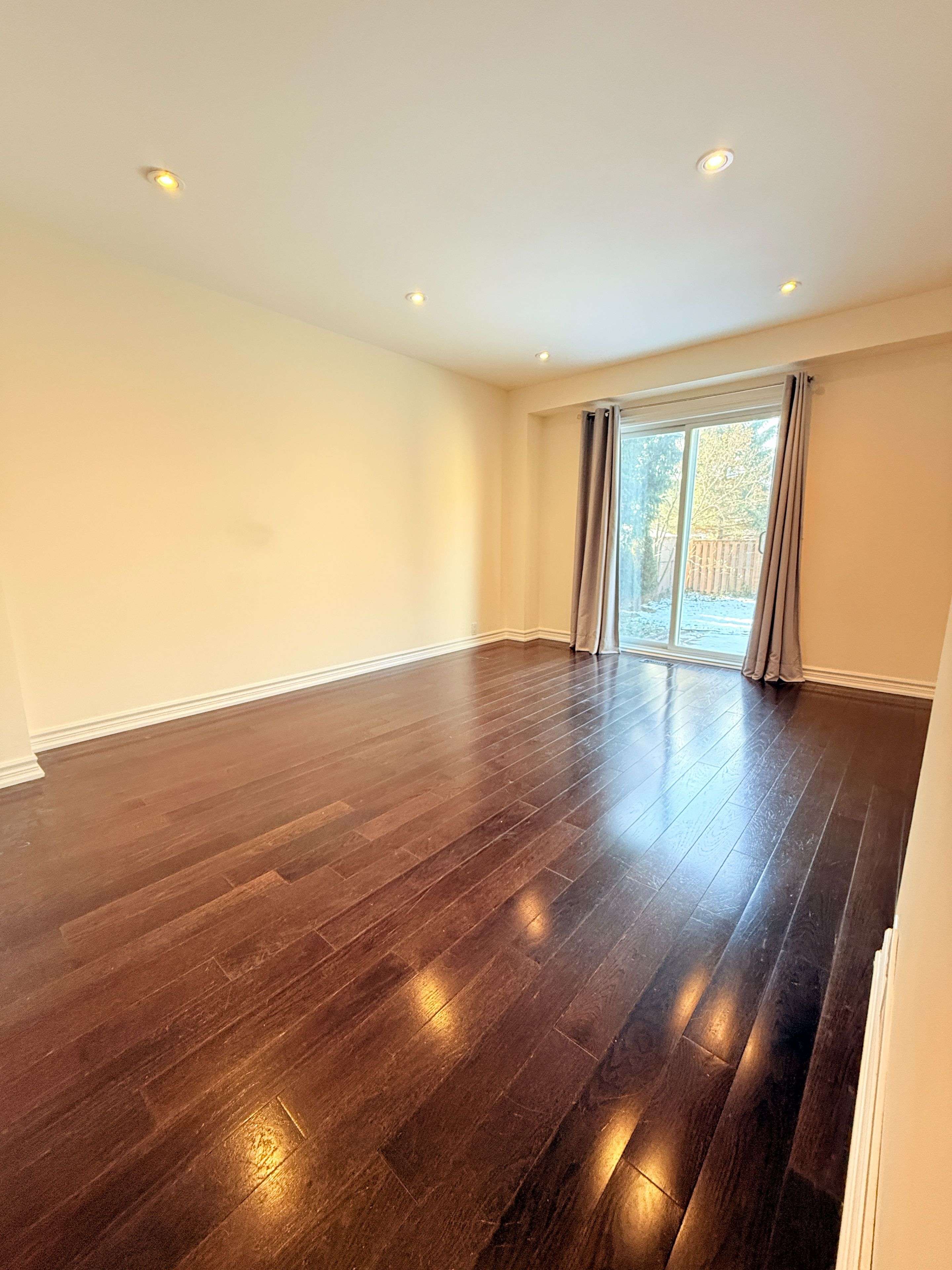 Markham, ON L3R 4P3,16 Madsen CRES