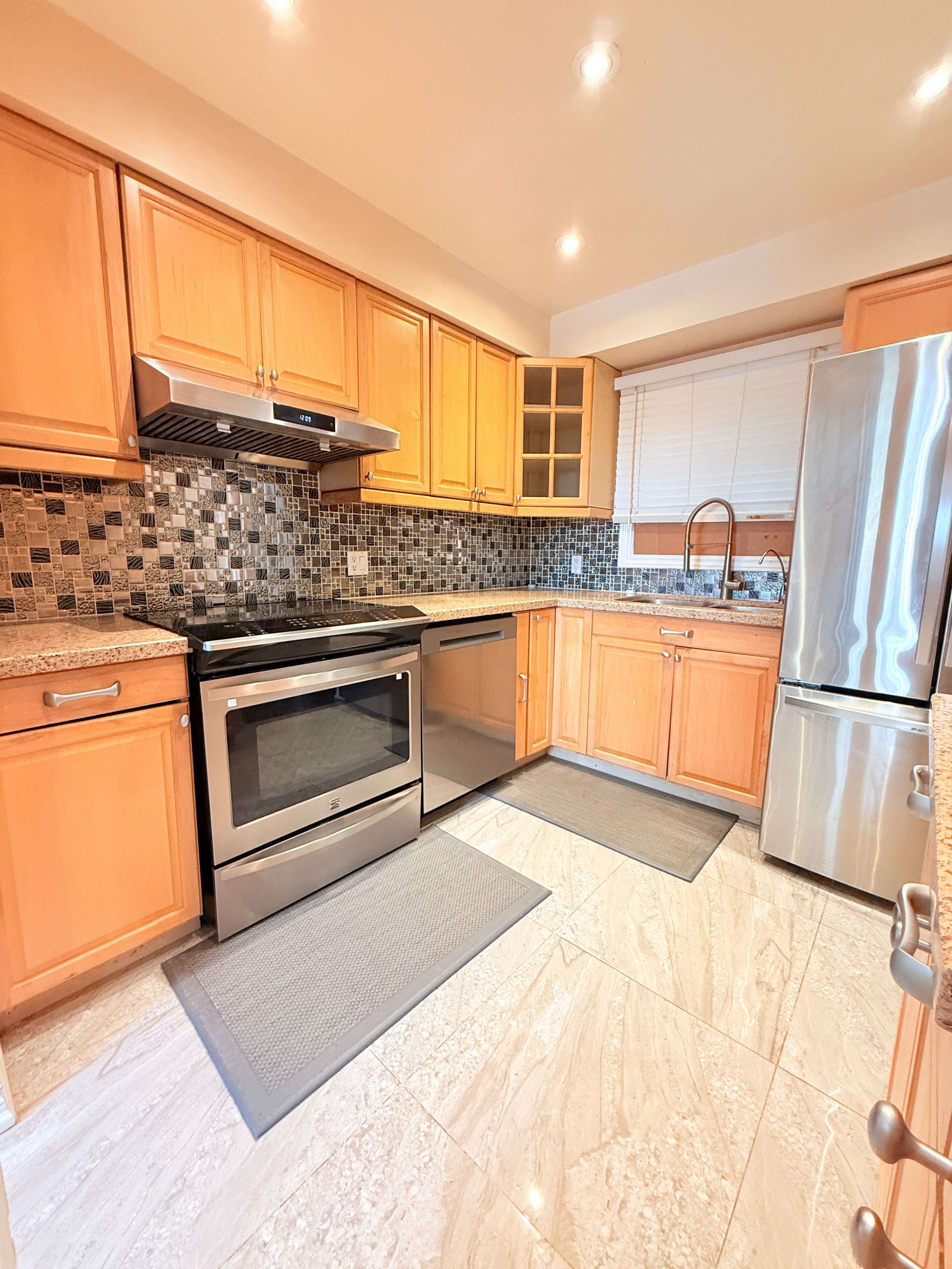 Markham, ON L3R 4P3,16 Madsen CRES