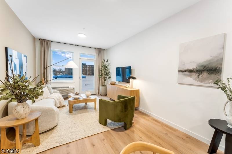 East Orange City, NJ 07018,431 Dr Mlk Jr Blvd #314