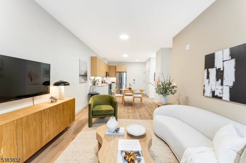 East Orange City, NJ 07018,431 Dr Mlk Jr Blvd #314