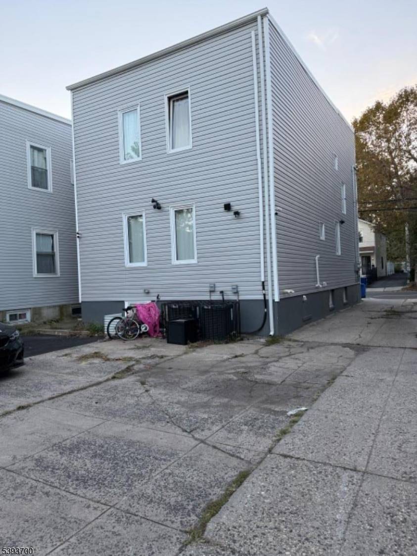 Newark City, NJ 07103,492 S 20Th St