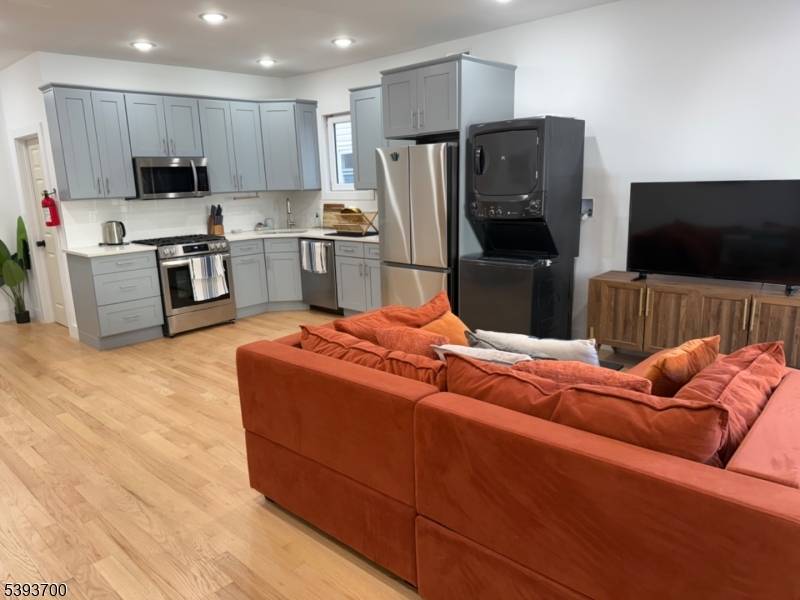 Newark City, NJ 07103,492 S 20Th St