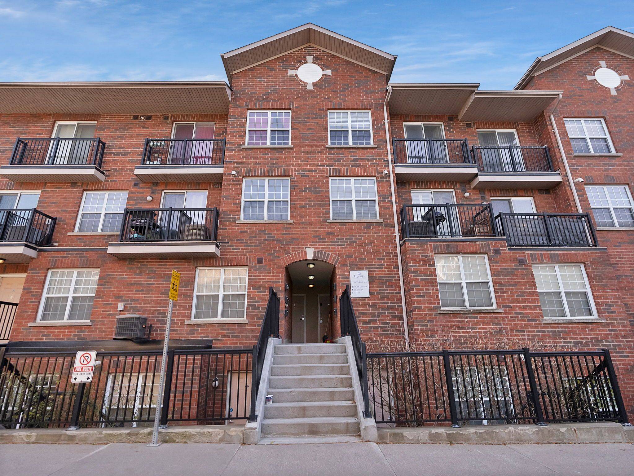 Toronto E04, ON M1L 0E5,25 Strangford LN #310