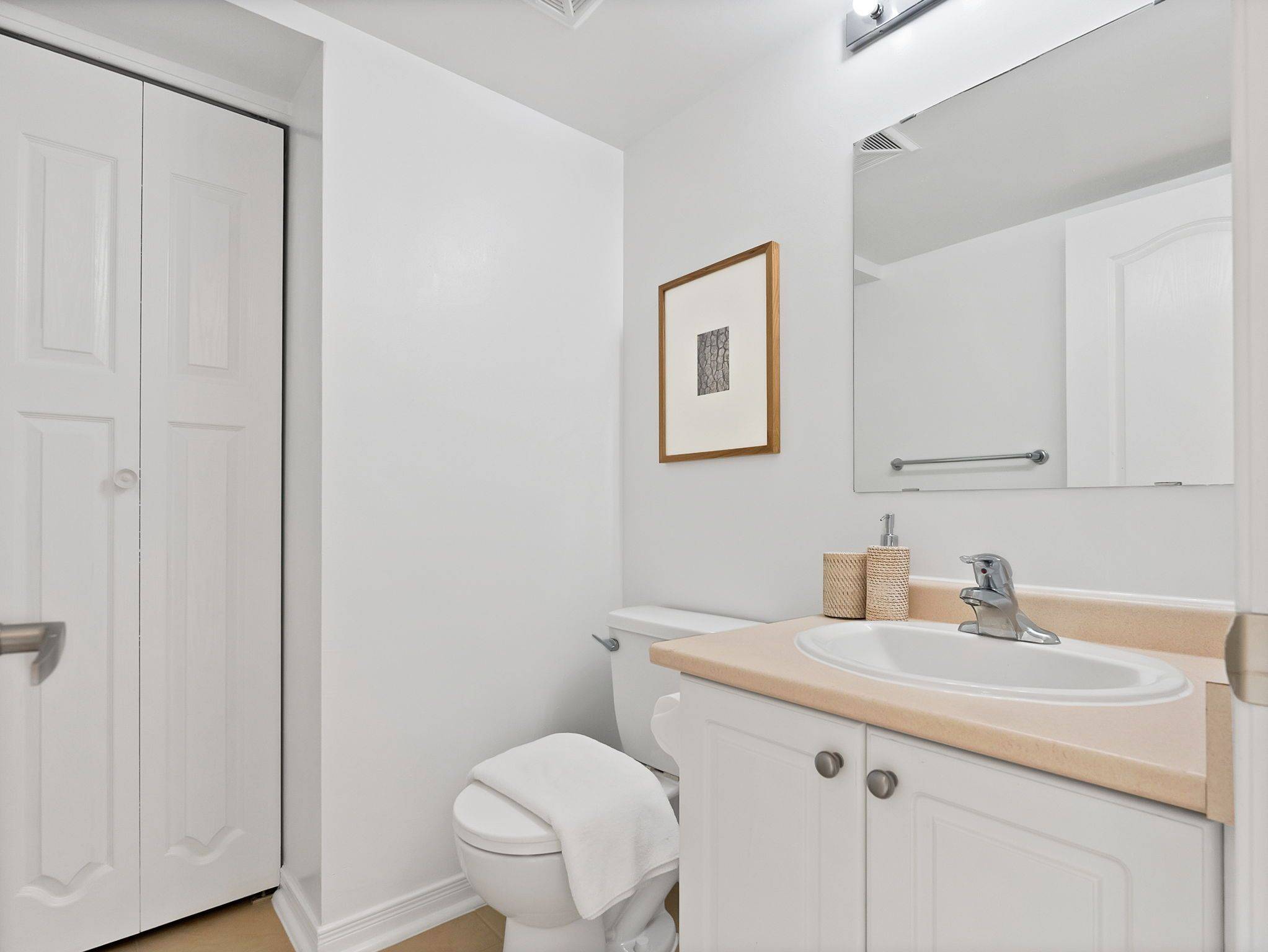 Toronto E04, ON M1L 0E5,25 Strangford LN #310