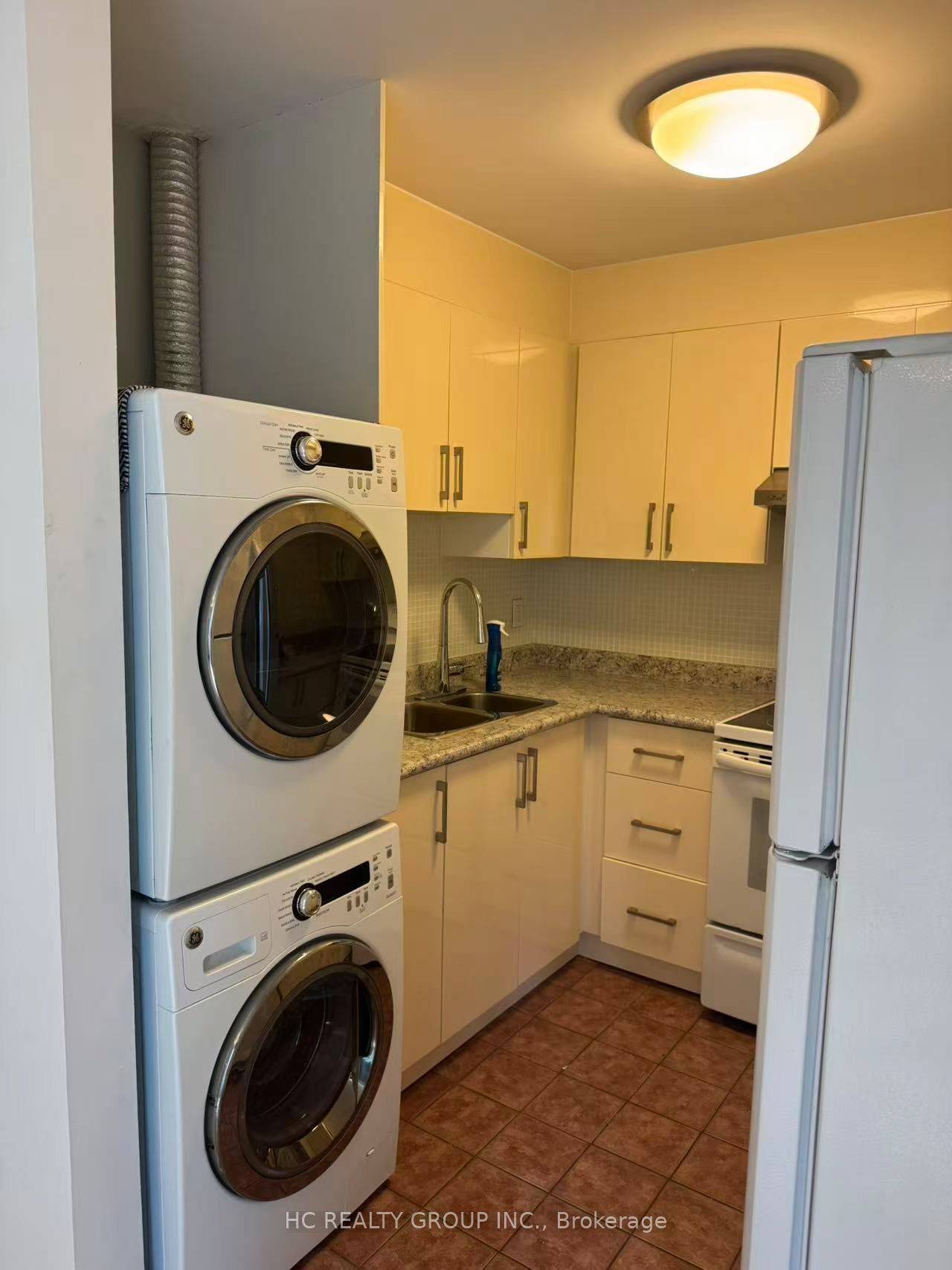 Toronto E01, ON M4L 1G2,1606 Queen ST E #2