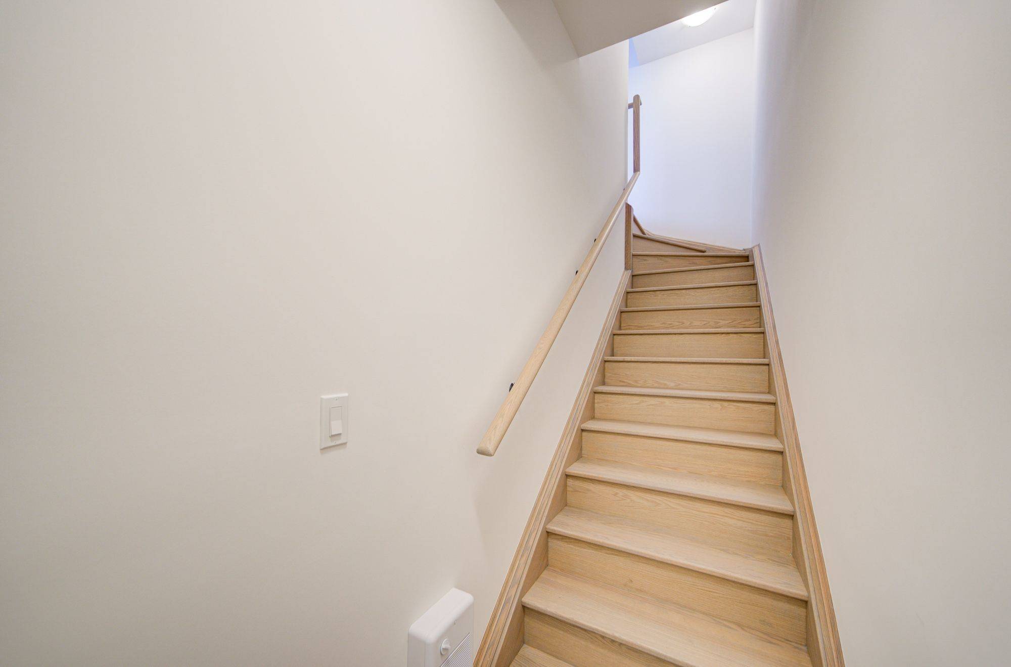 Newmarket, ON L3Y 0H3,14 Lytham Green CIR #12