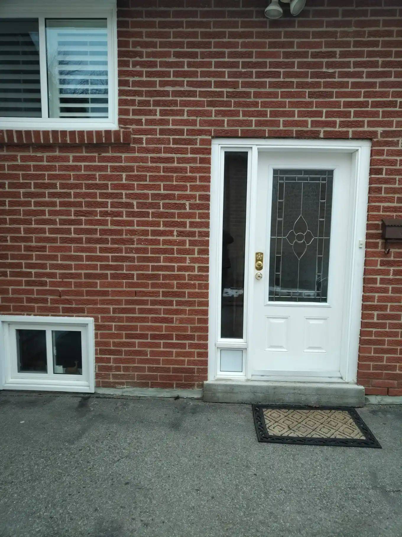 Newmarket, ON L3Y 4S7,464 Sandford ST #Main Floor