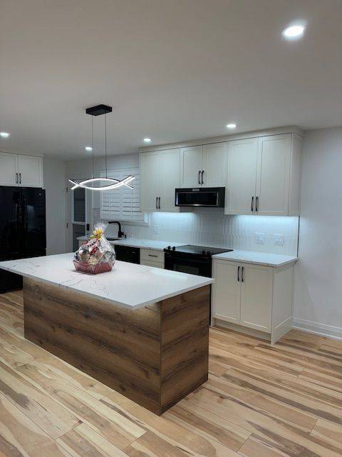 Newmarket, ON L3Y 4S7,464 Sandford ST #Main Floor