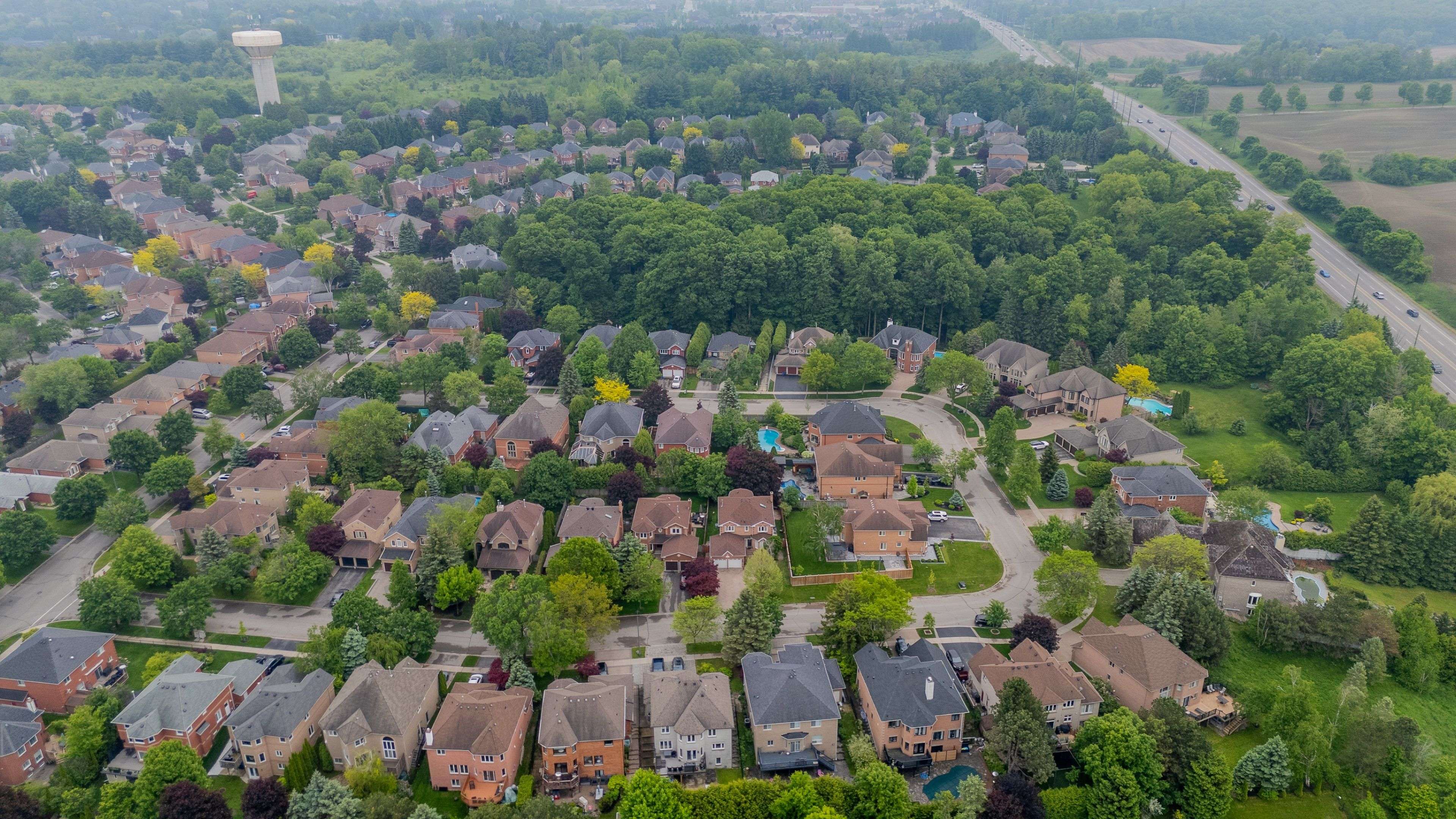 Aurora, ON L4G 6P4,27 Charing CRES