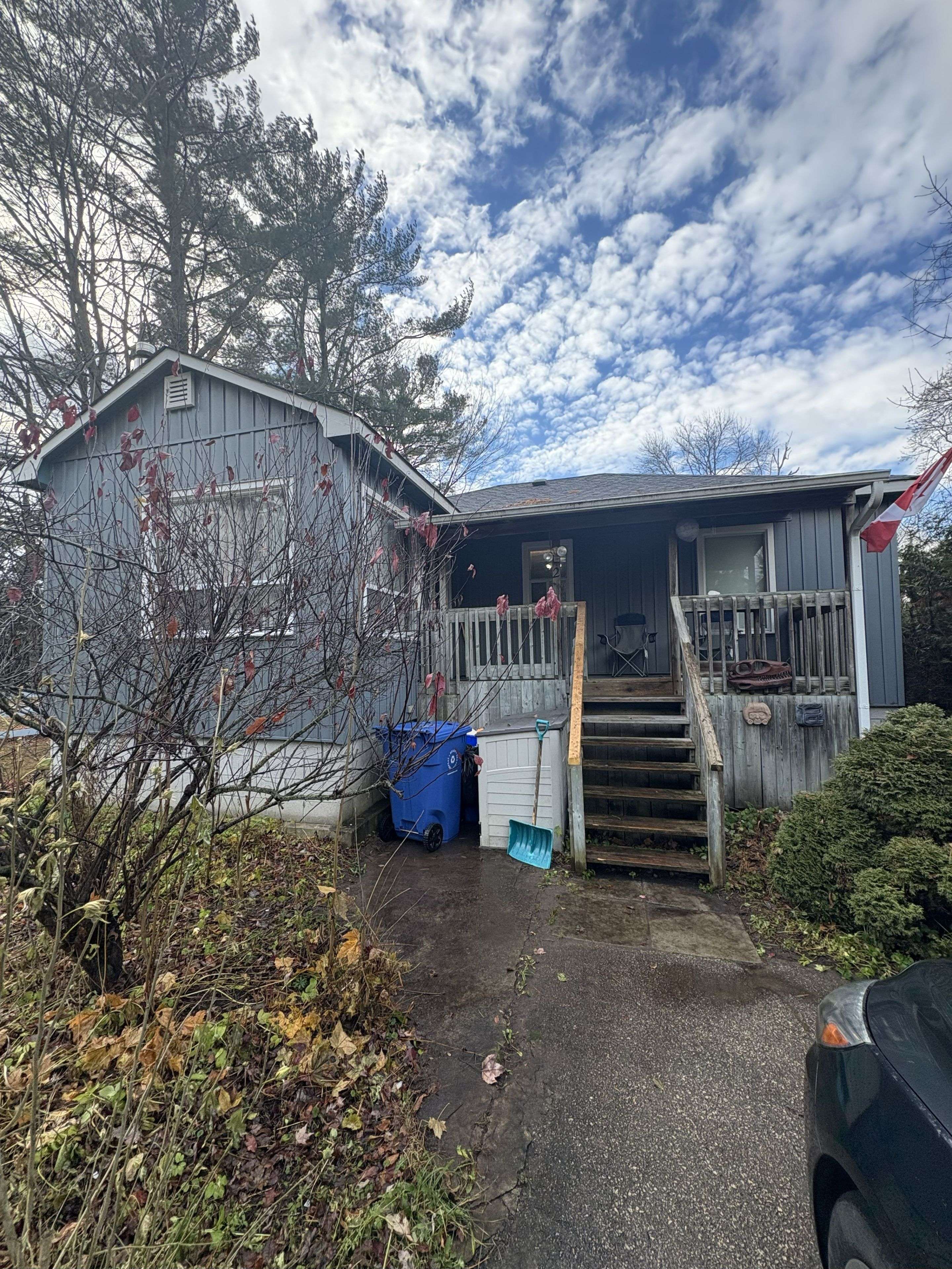 Georgina, ON L0E 1R0,2 Della ST