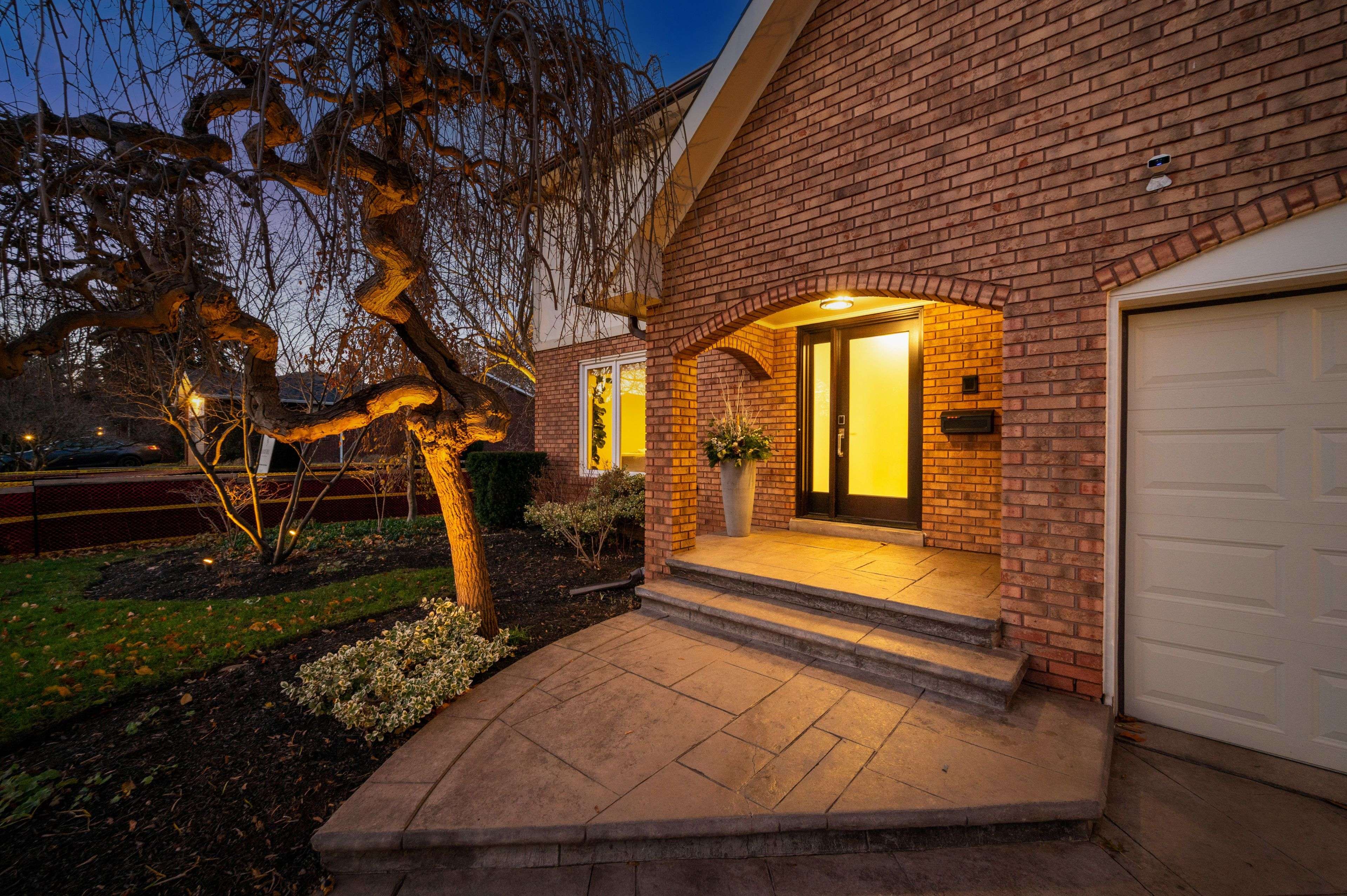 Mississauga, ON L5K 2H6,1726 Sherwood Forrest CIR