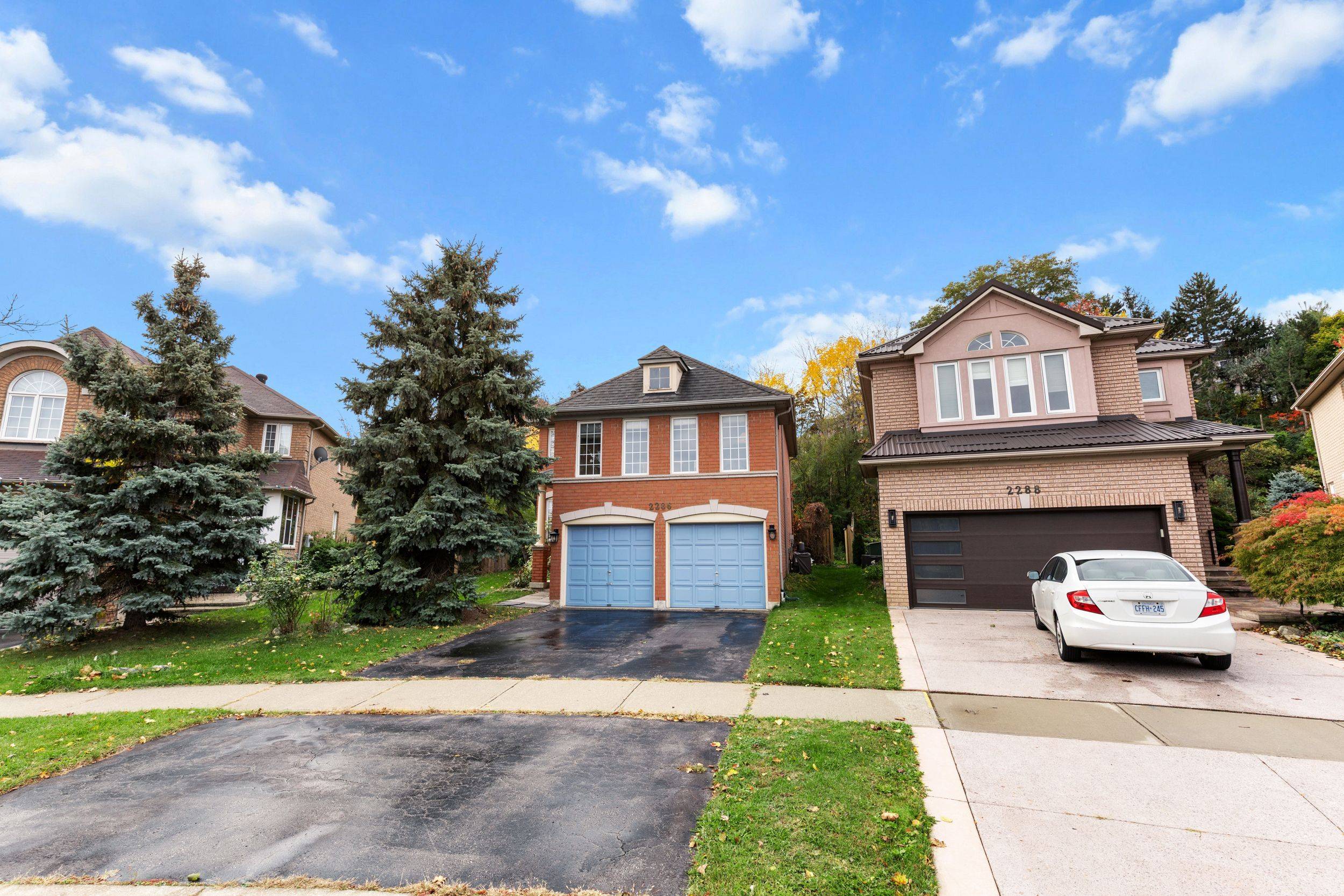 Mississauga, ON L5M 5Y1,2286 Yorktown CIR