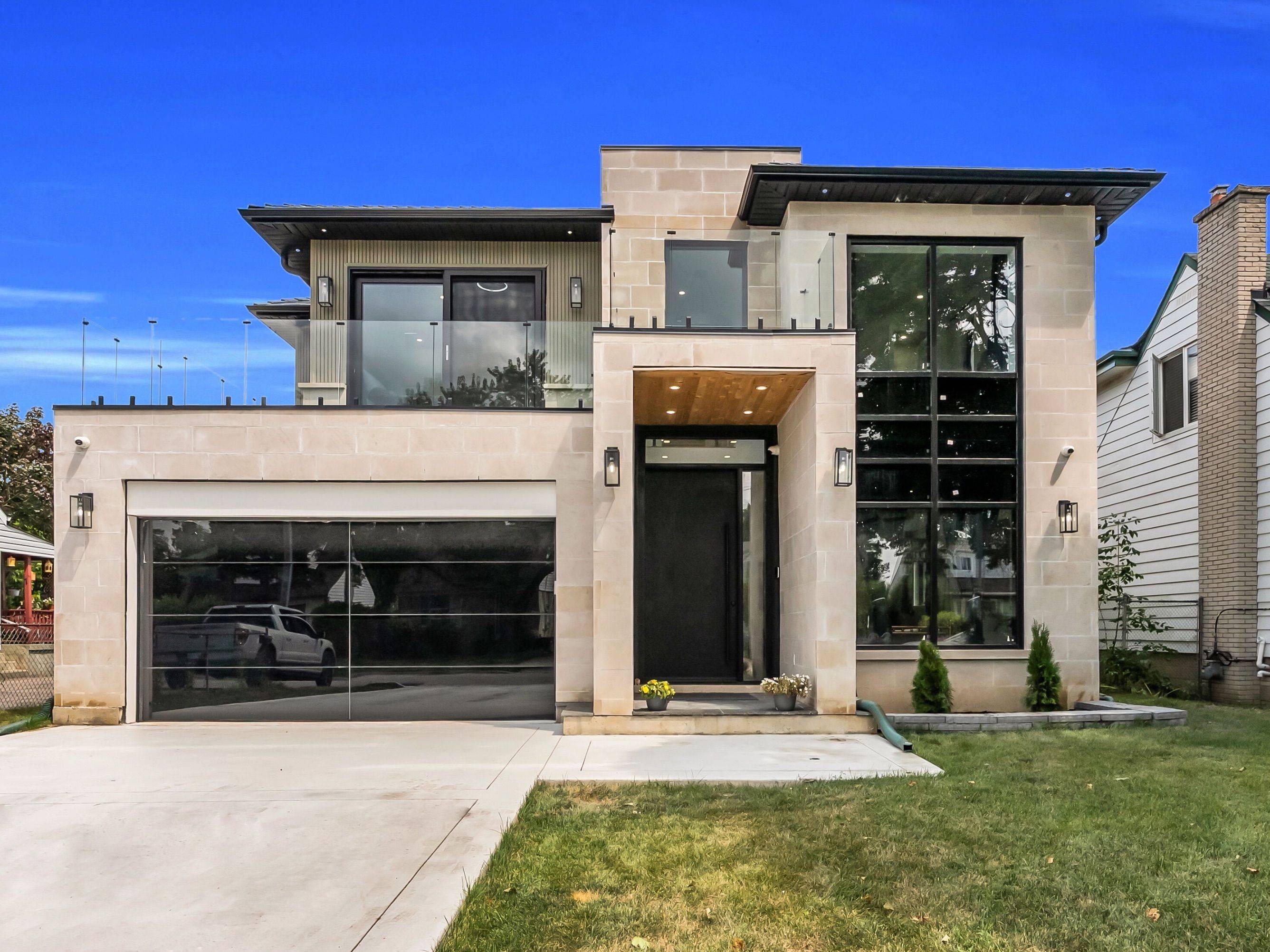 Mississauga, ON L5M 1N6,9 Earl ST