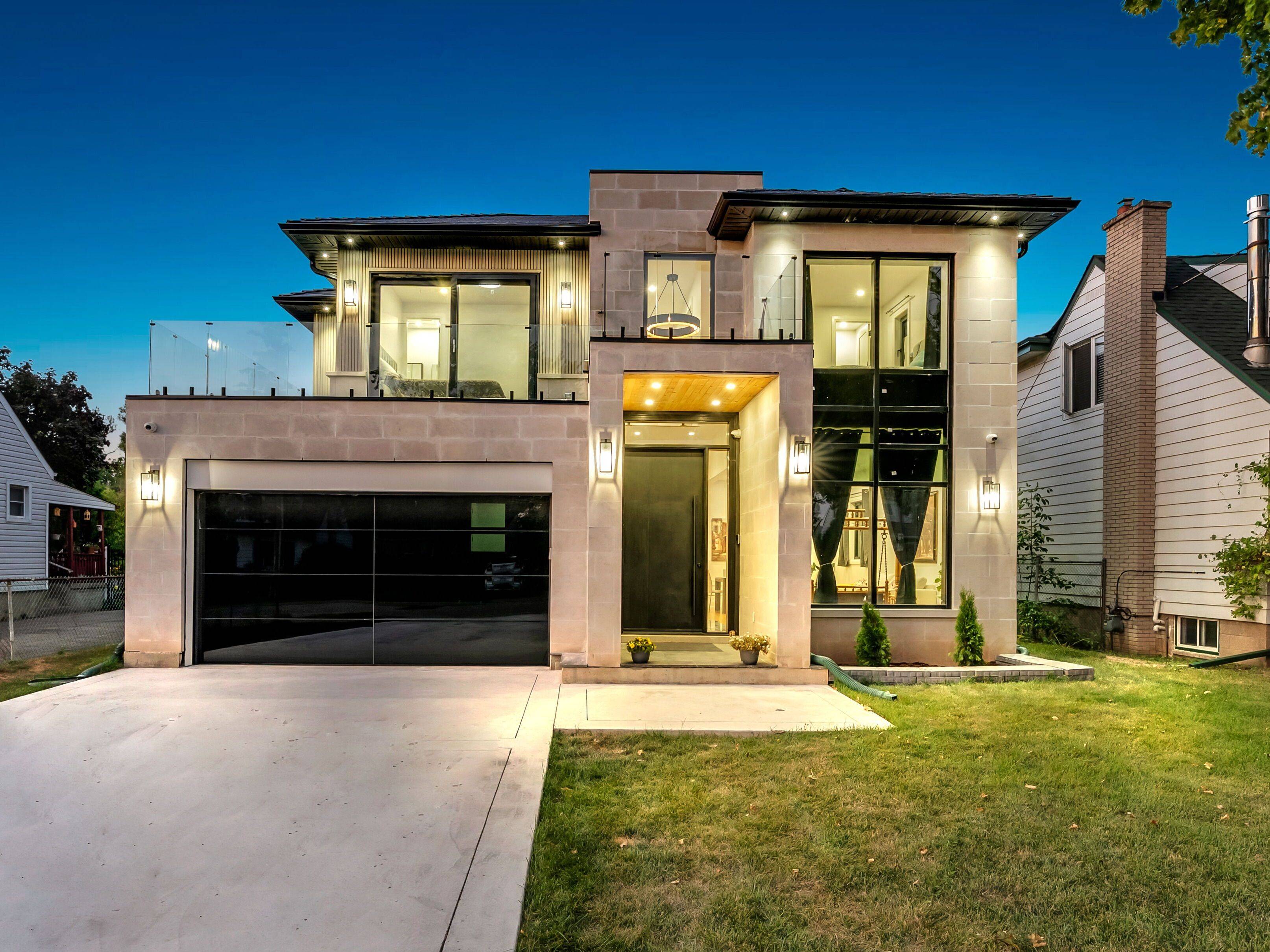 Mississauga, ON L5M 1N6,9 Earl ST