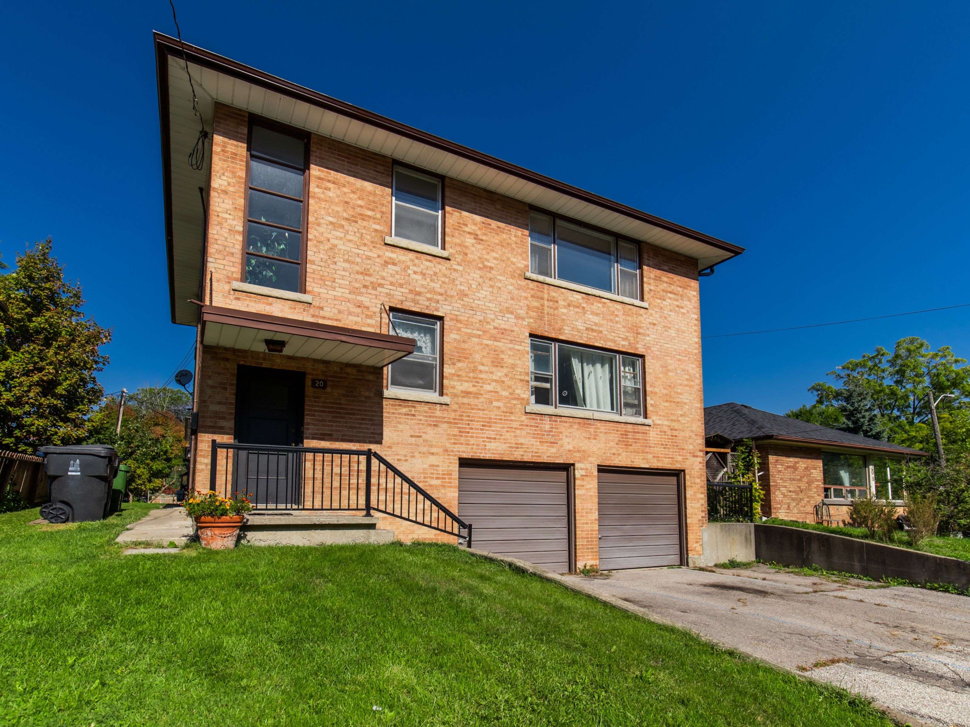 Toronto W06, ON M8W 1G7,20 Park BLVD ##2