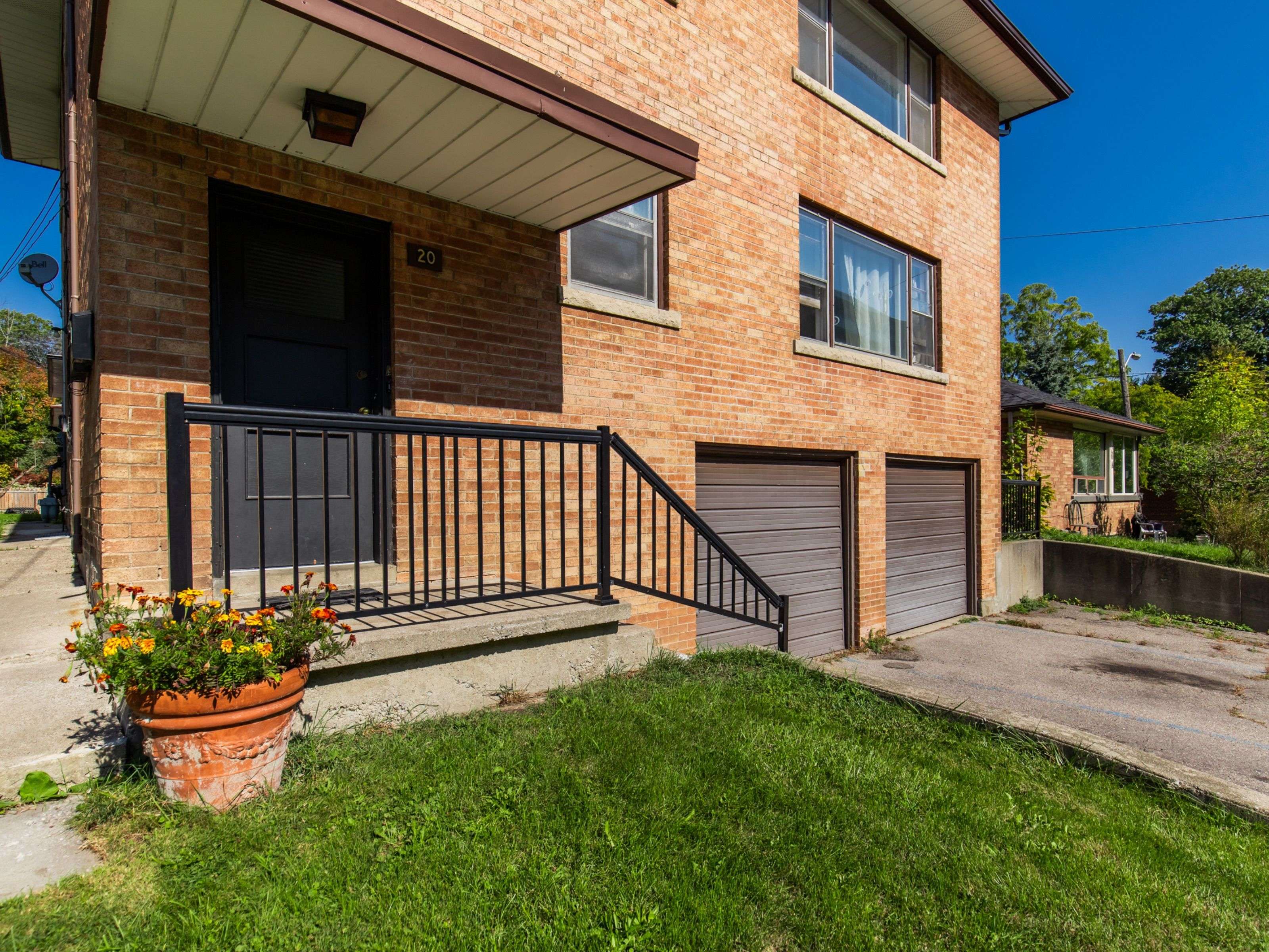 Toronto W06, ON M8W 1G7,20 Park BLVD ##2