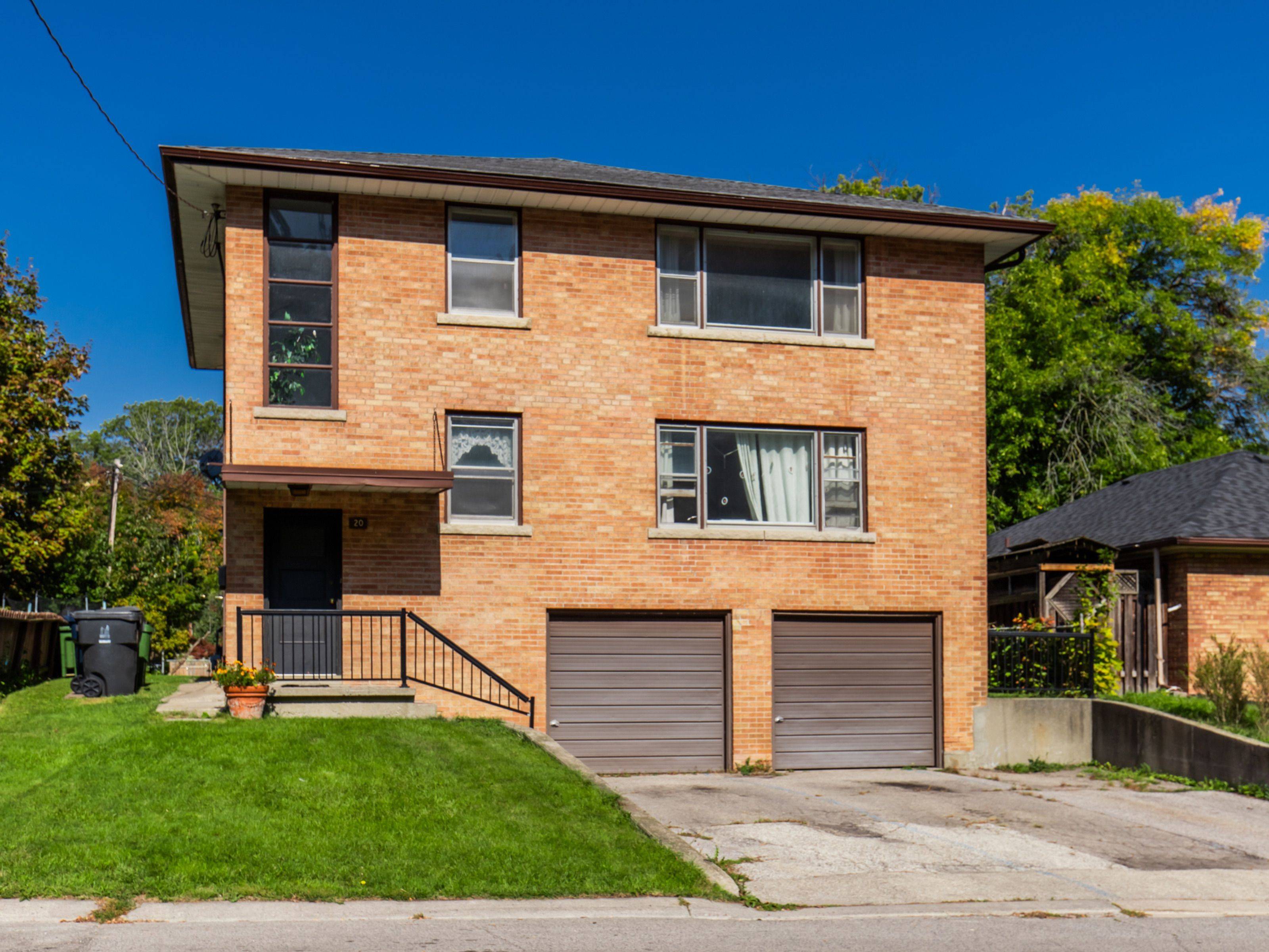 Toronto W06, ON M8W 1G7,20 Park BLVD ##2