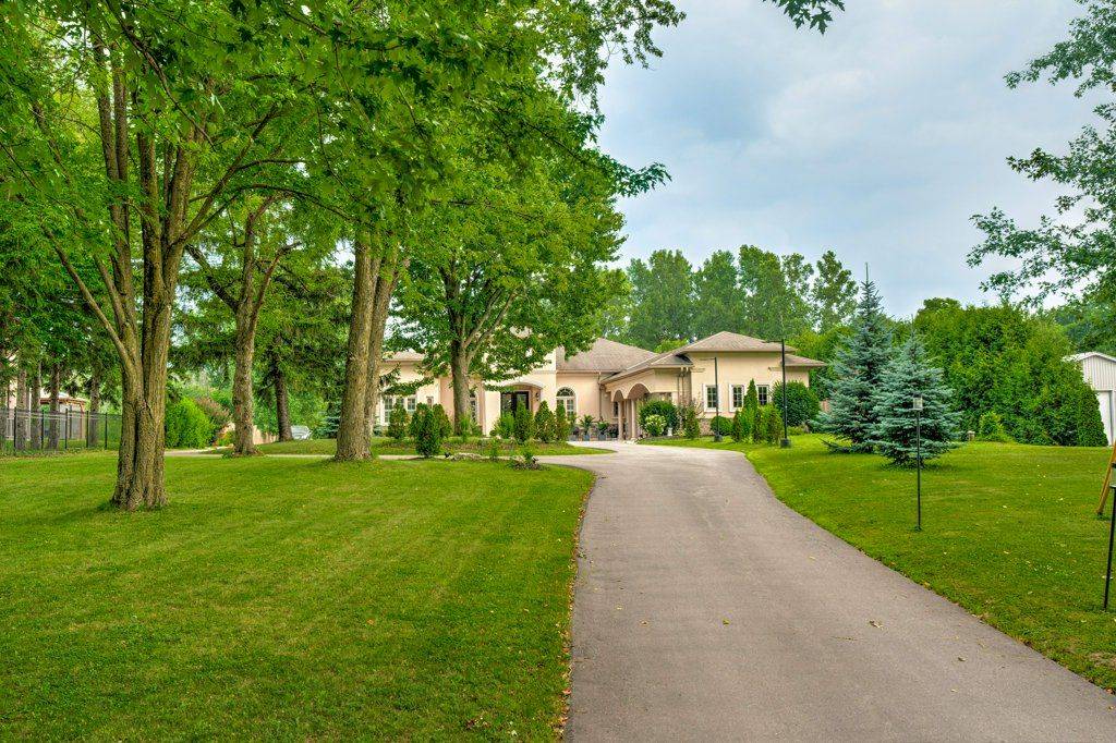 Burlington, ON L7P 0H1,2462 No 2 Side Road