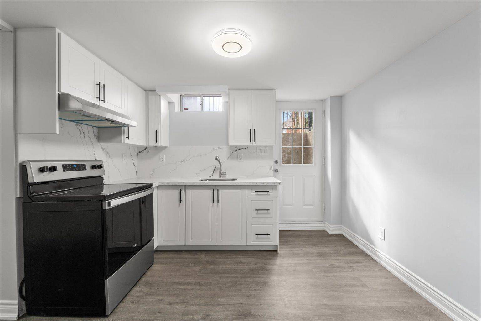 Mississauga, ON L5V 1S5,1409 Grist Mill CT #Lower