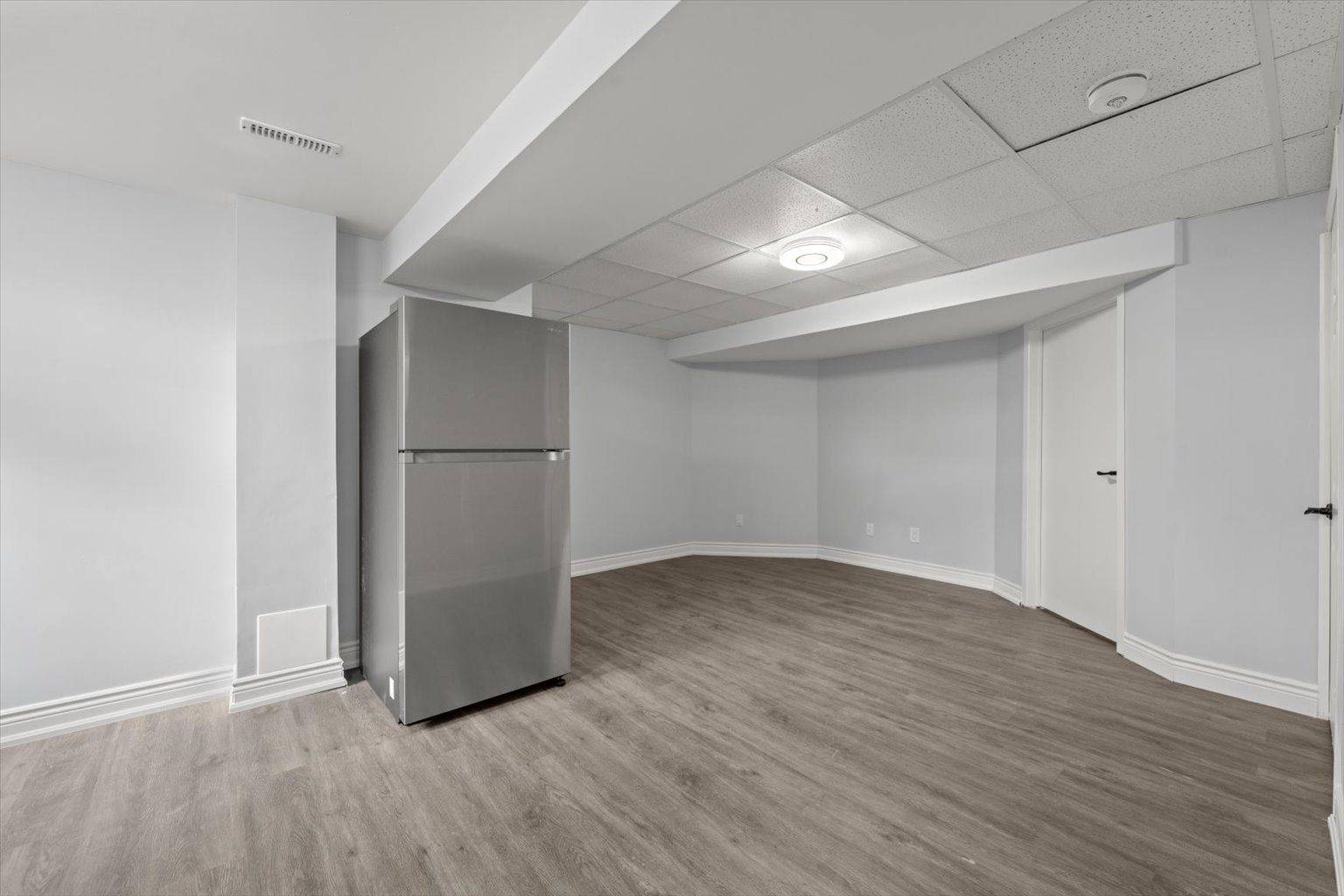 Mississauga, ON L5V 1S5,1409 Grist Mill CT #Lower