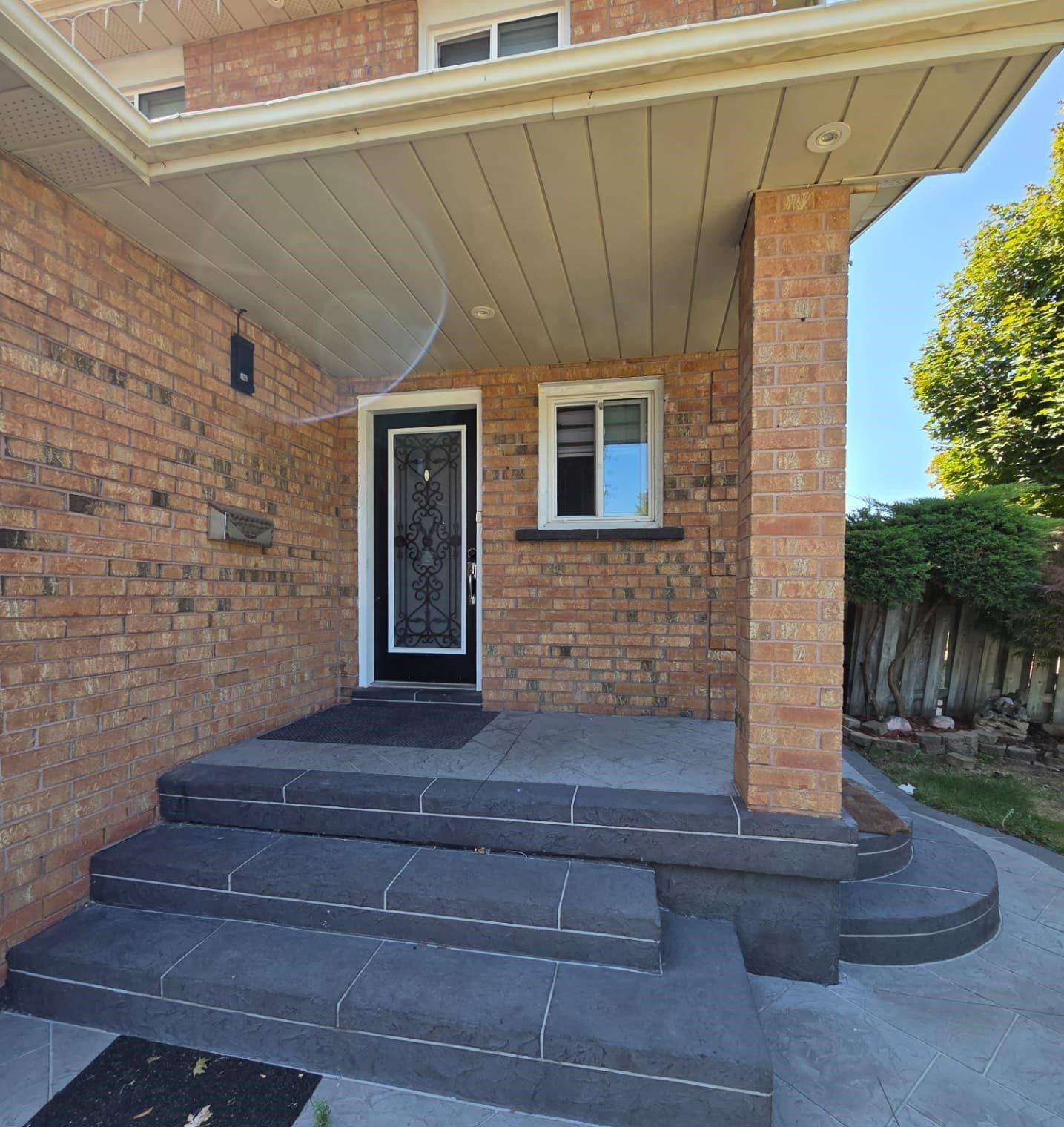 Brampton, ON L6Z 2Y8,32 Shenstone AVE