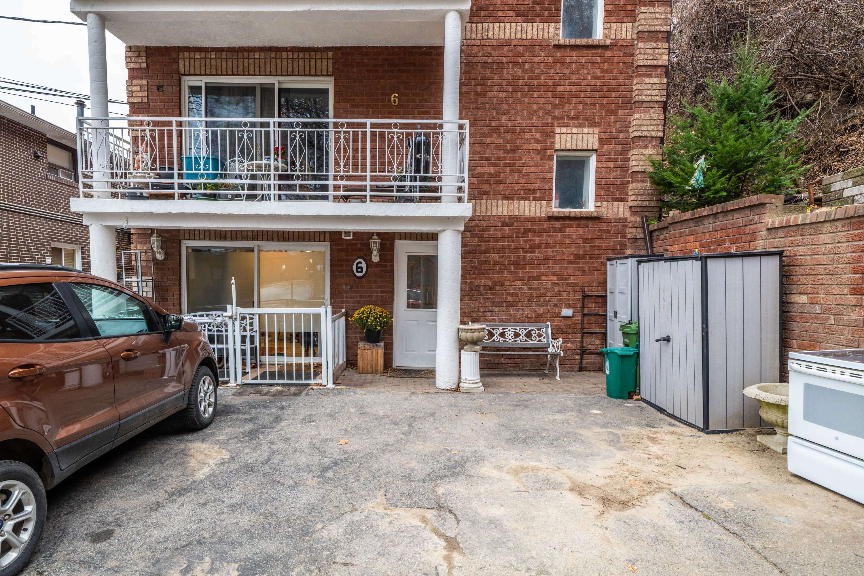 Toronto W03, ON M6N 2C5,6 Garrow AVE #3