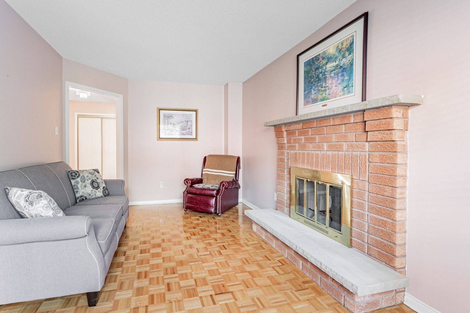 Mississauga, ON L5B 3R9,267 Macedonia CRES