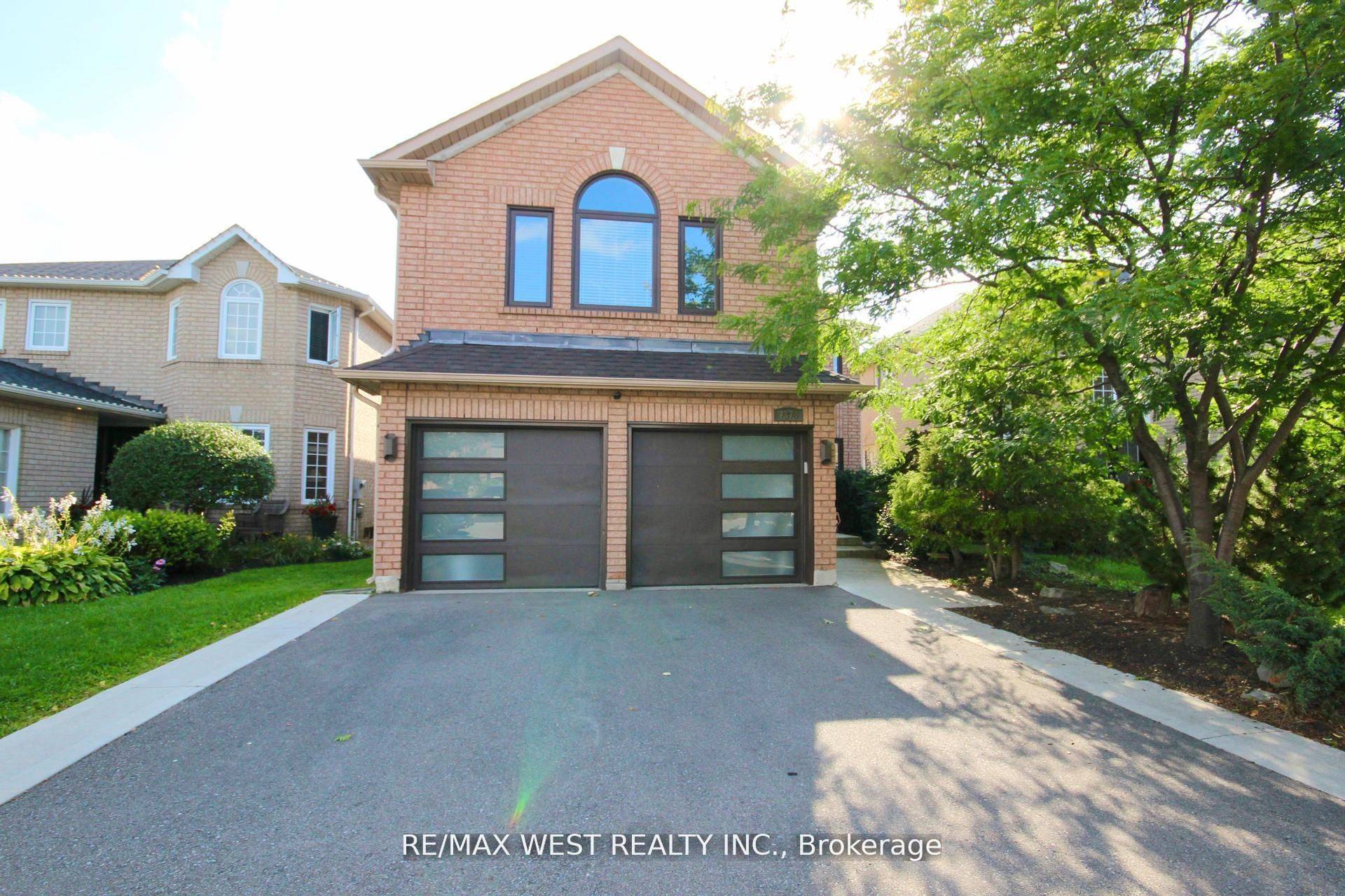 Mississauga, ON L5N 7L8,7374 Black Walnut TRL