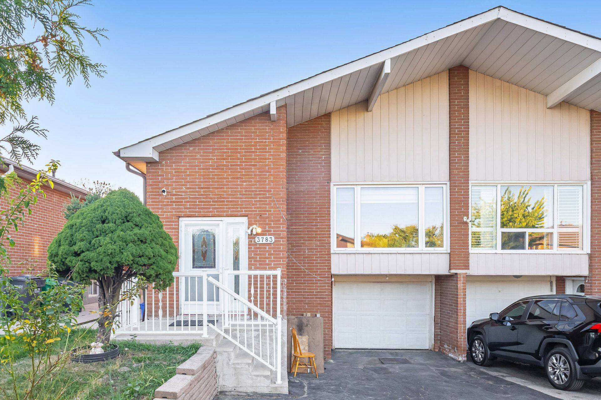 Mississauga, ON L4T 3M1,3783 Keenan CRES
