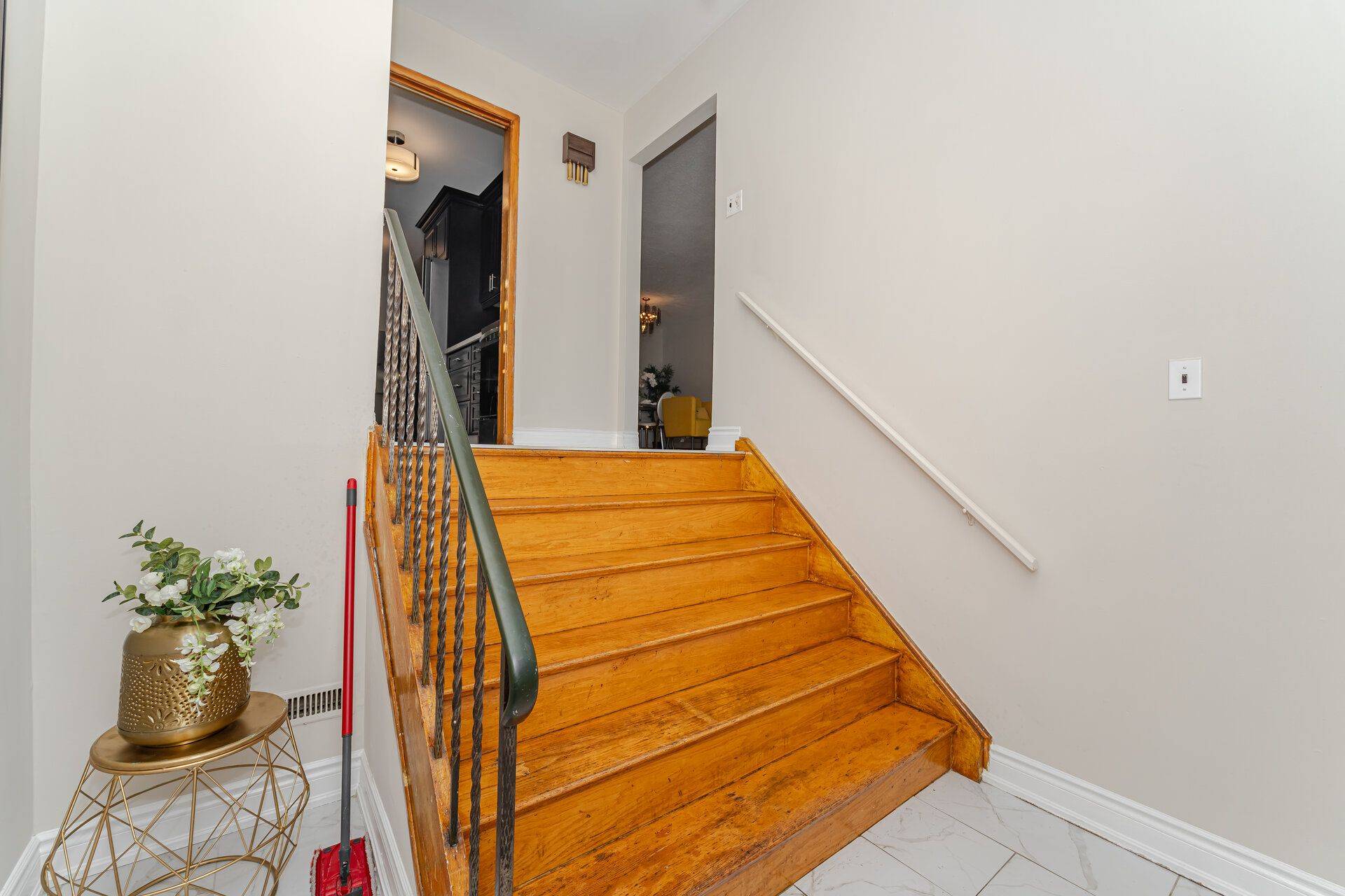 Mississauga, ON L4T 3M1,3783 Keenan CRES