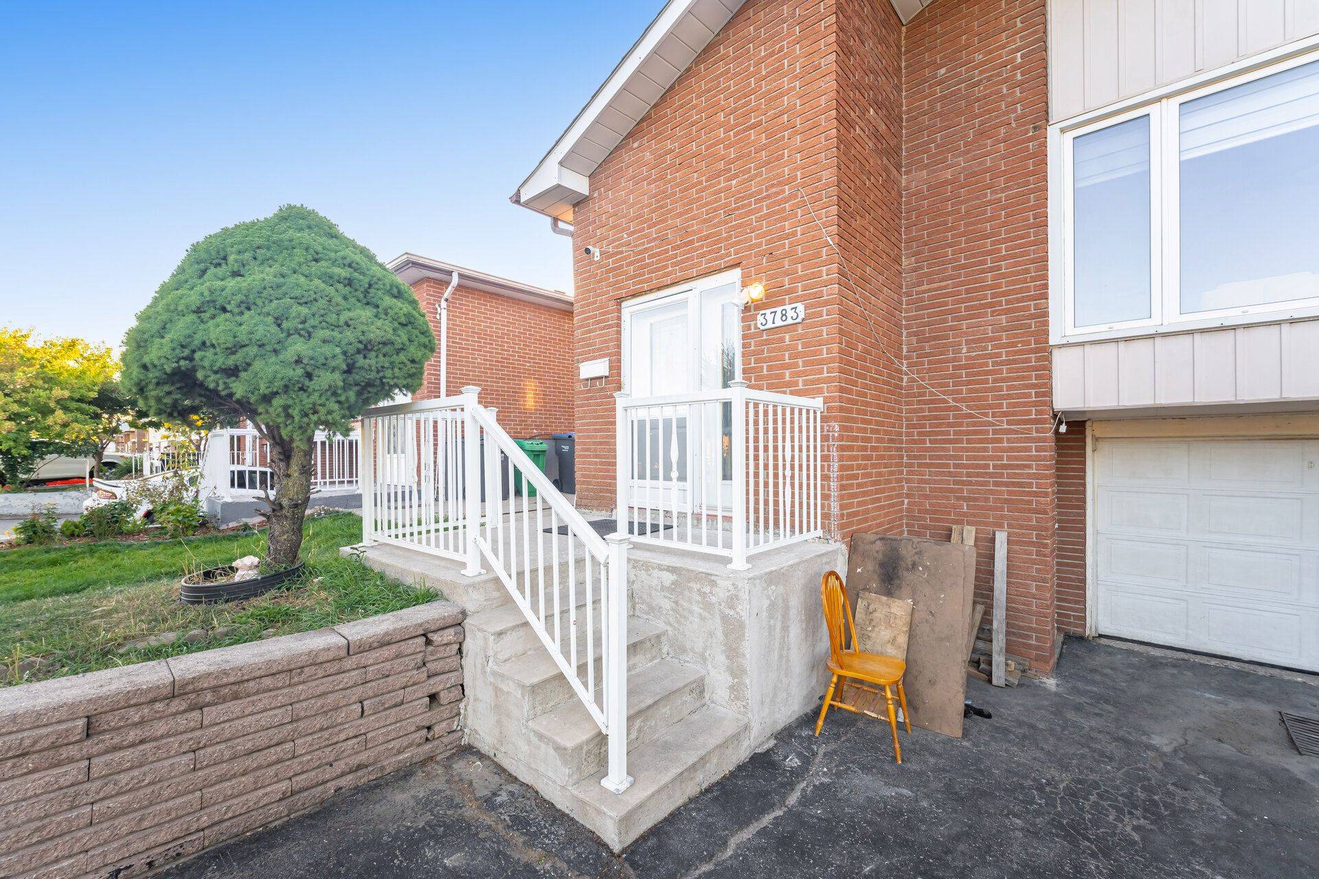 Mississauga, ON L4T 3M1,3783 Keenan CRES