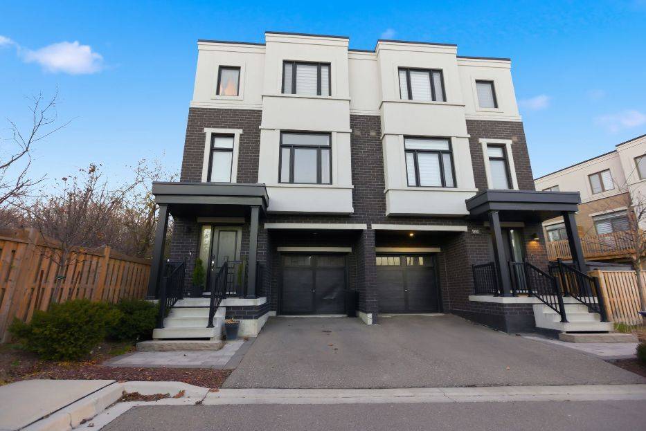 Mississauga, ON L4W 0E8,1802 Mitoff PL