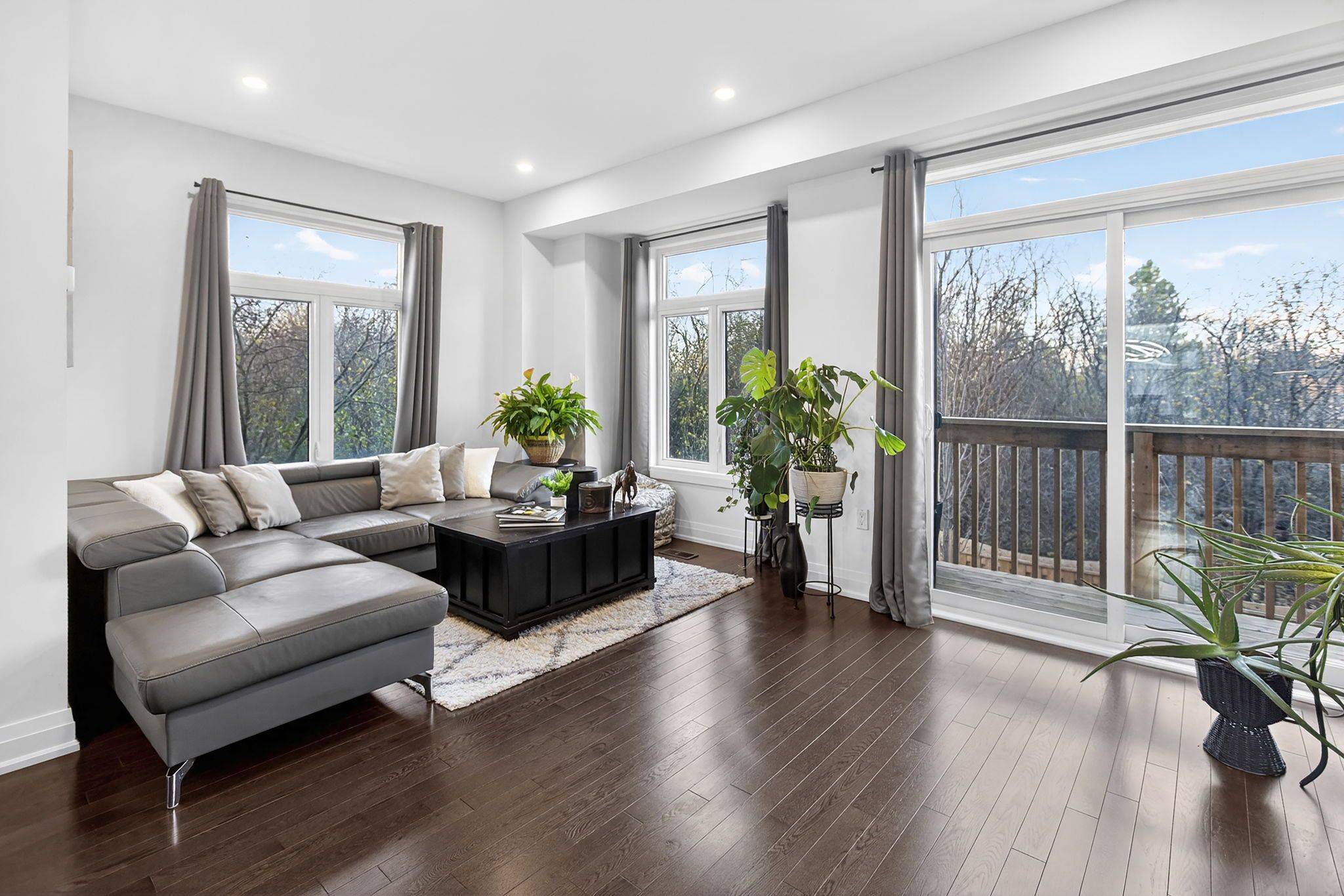 Mississauga, ON L4W 0E8,1802 Mitoff PL