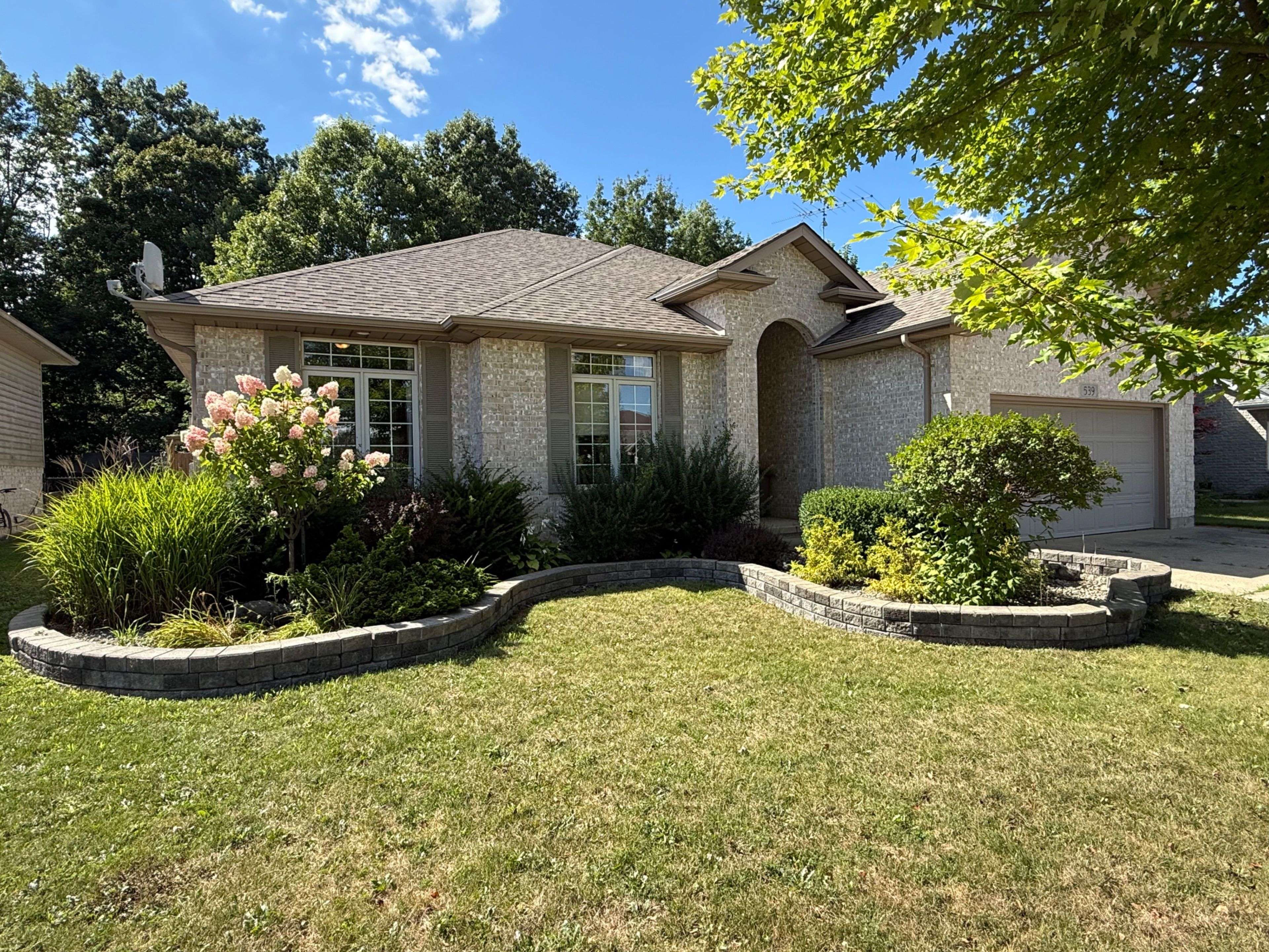 Petrolia, ON N0N 1R0,539 Country View DR