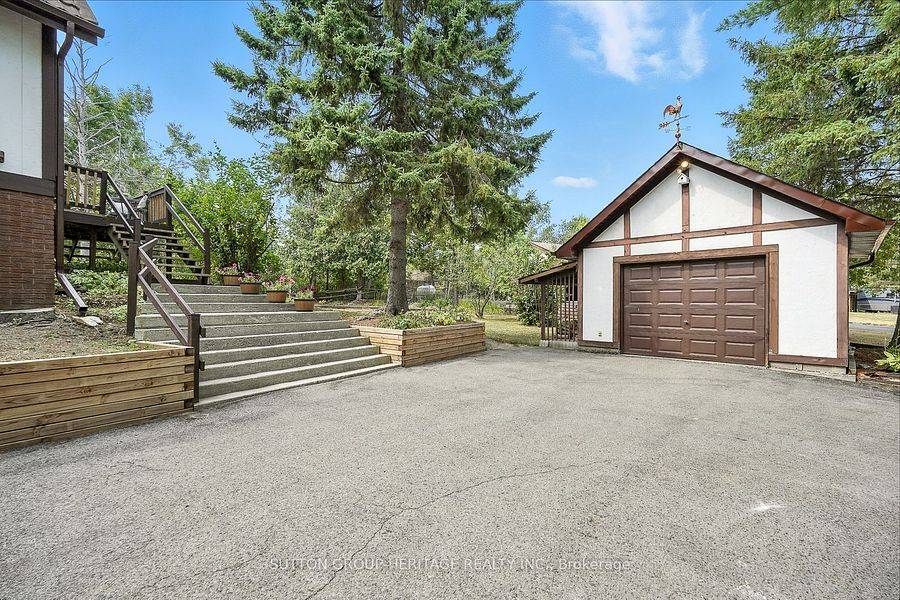 Trent Lakes, ON K0M 1A0,184 Pirates Glen DR